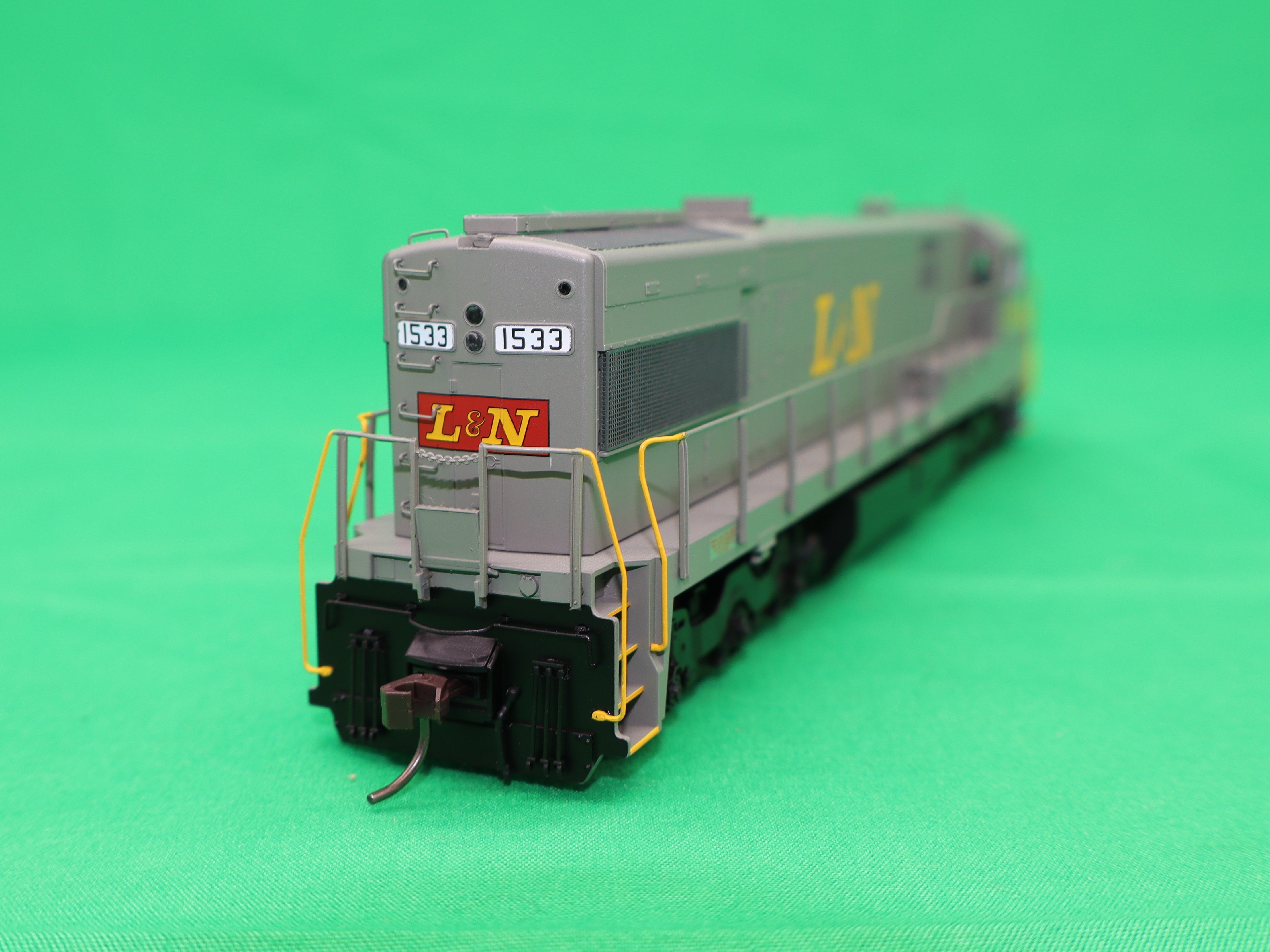 Atlas HO 10004609 - Master - Gold Model - U28C Diesel Locomotive "Louisville & Nashville" #1533