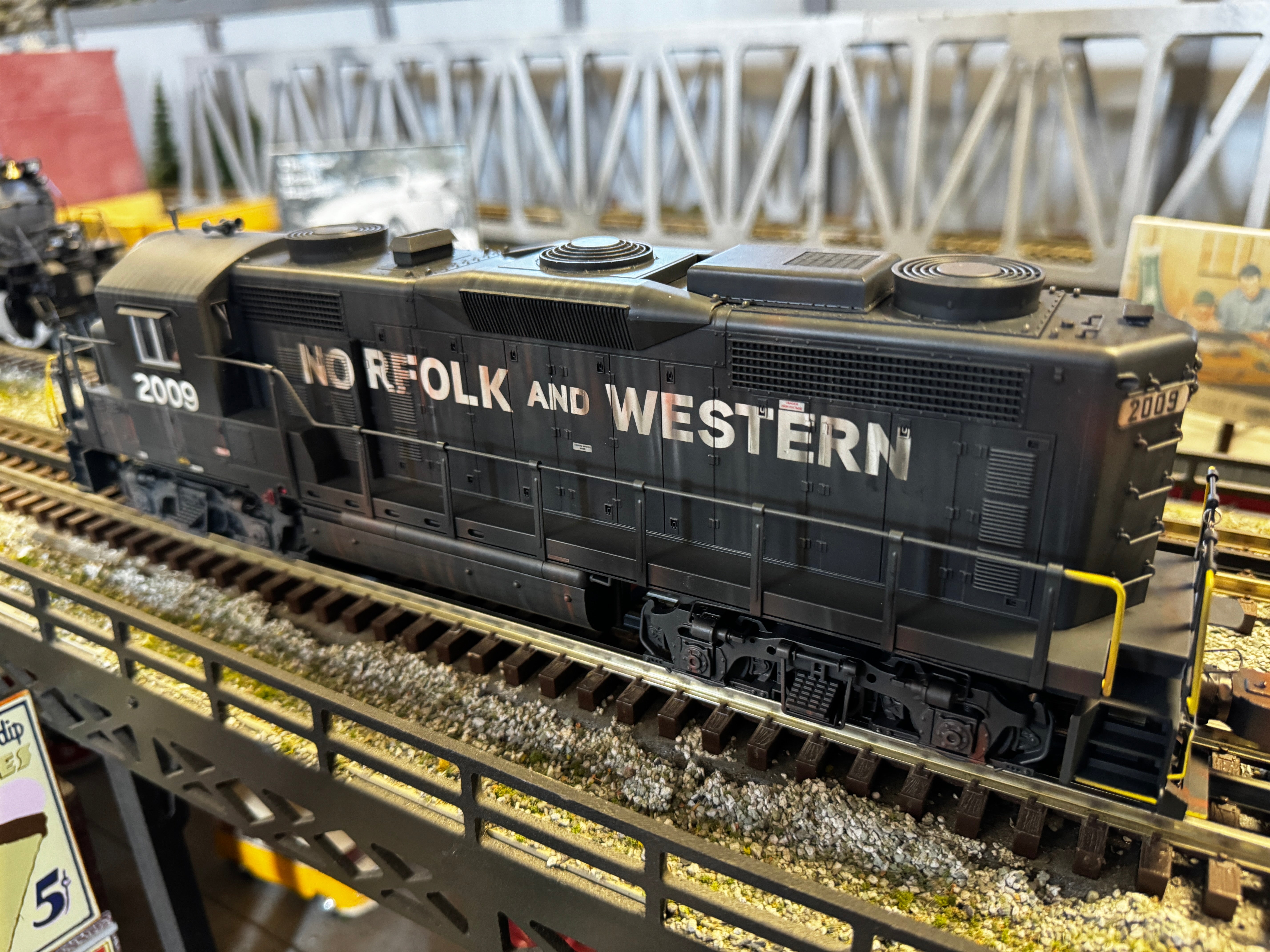 Lionel 2333800W - Legacy GP20 Diesel Locomotive "Norfolk & Western" #2009 - Custom Run for MrMuffin'sTrains - Weathered by Harry Hieke