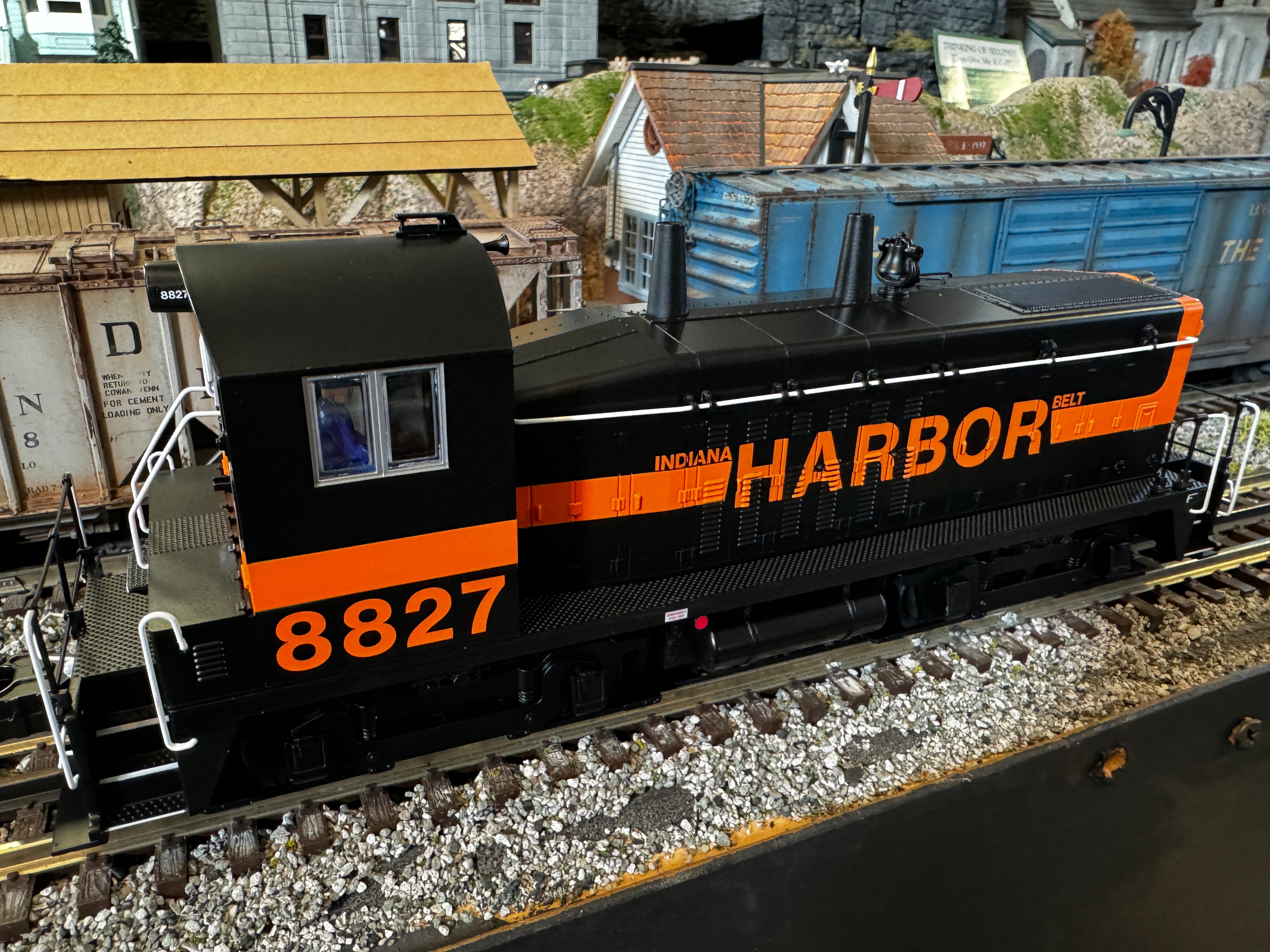 Lionel 2333530 - Legacy NW2 Diesel Locomotive "Indiana Harbor Belt" #8827