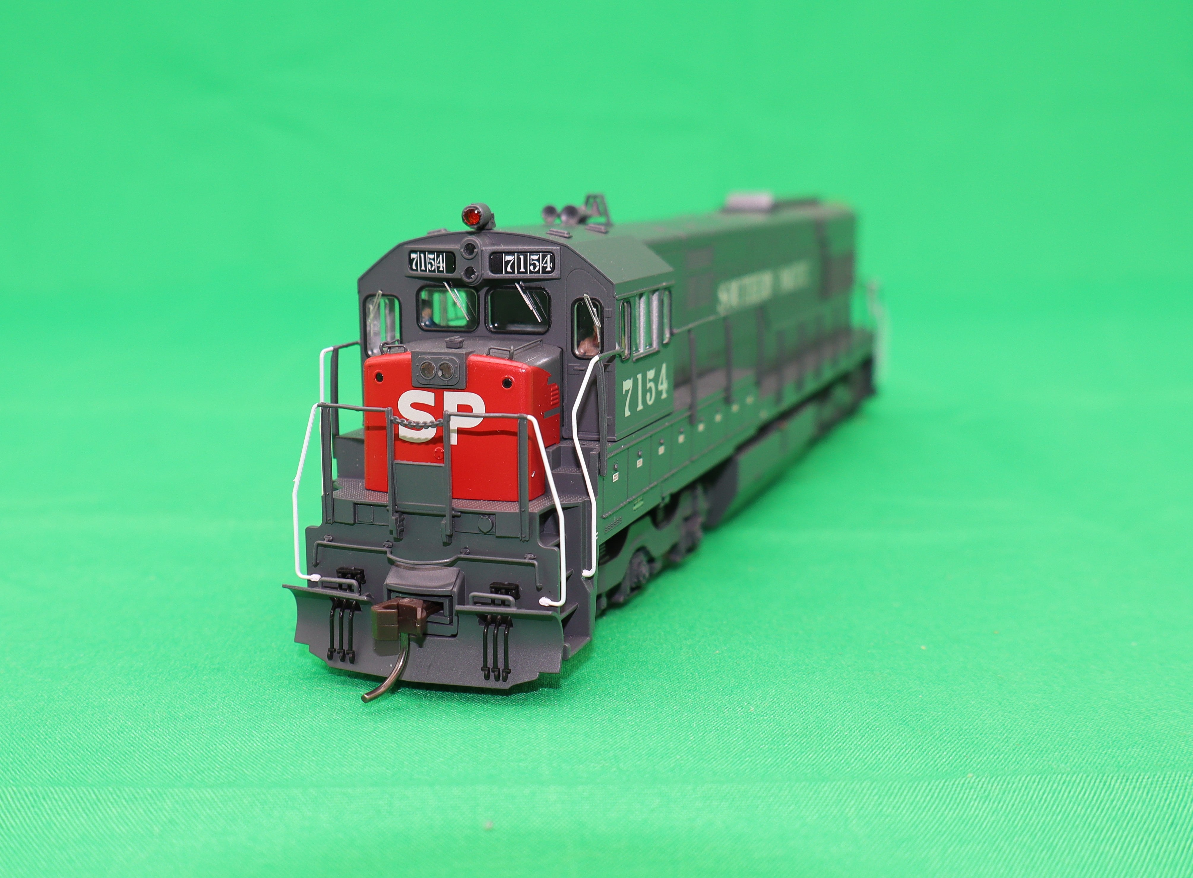 Atlas HO 10004619 - Master - Gold Model - U28C Diesel Locomotive "Southern Pacific" #7153