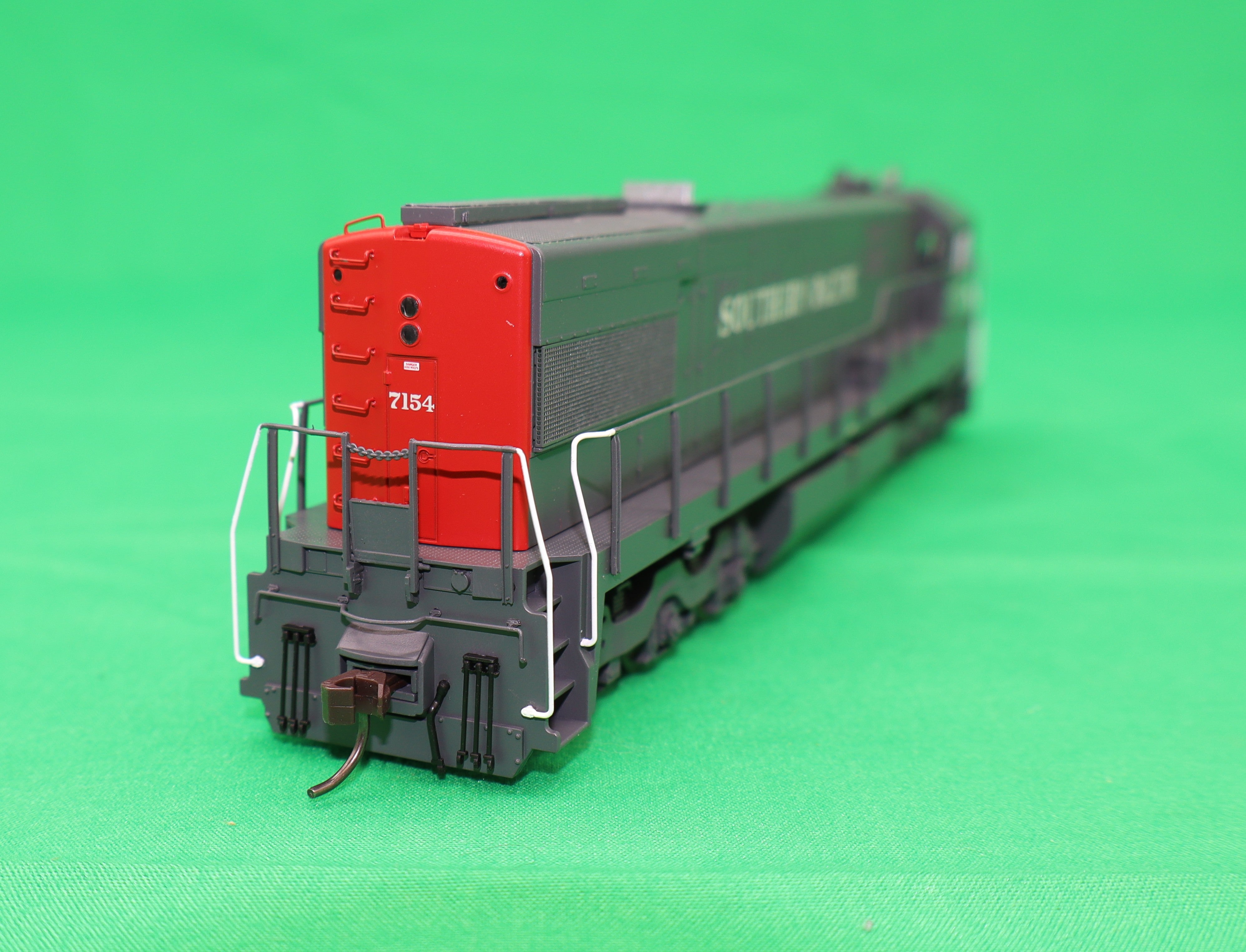 Atlas HO 10004619 - Master - Gold Model - U28C Diesel Locomotive "Southern Pacific" #7153
