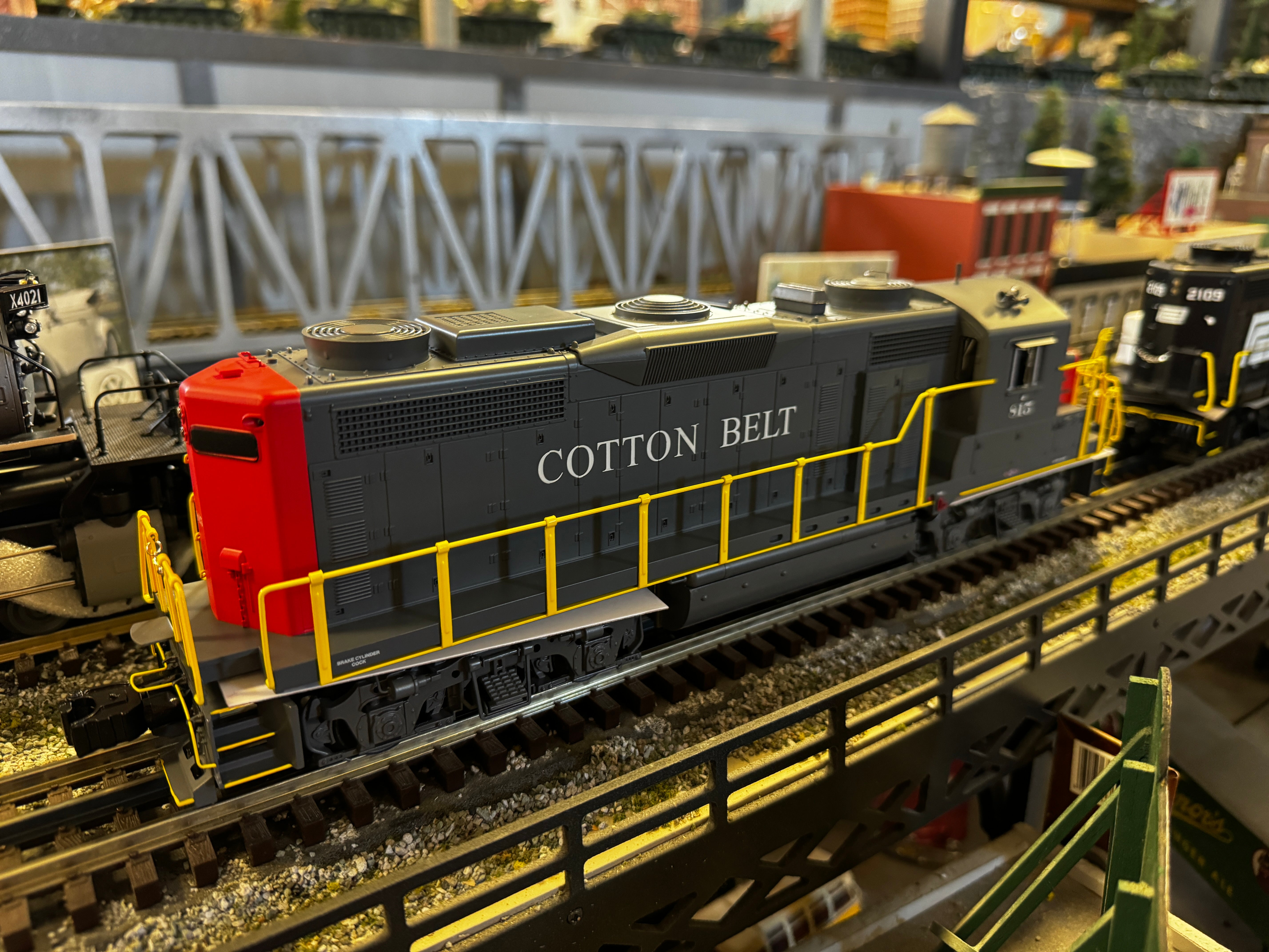 Lionel 2333591 - Legacy GP20 Diesel Locomotive "Cotton Belt" #801