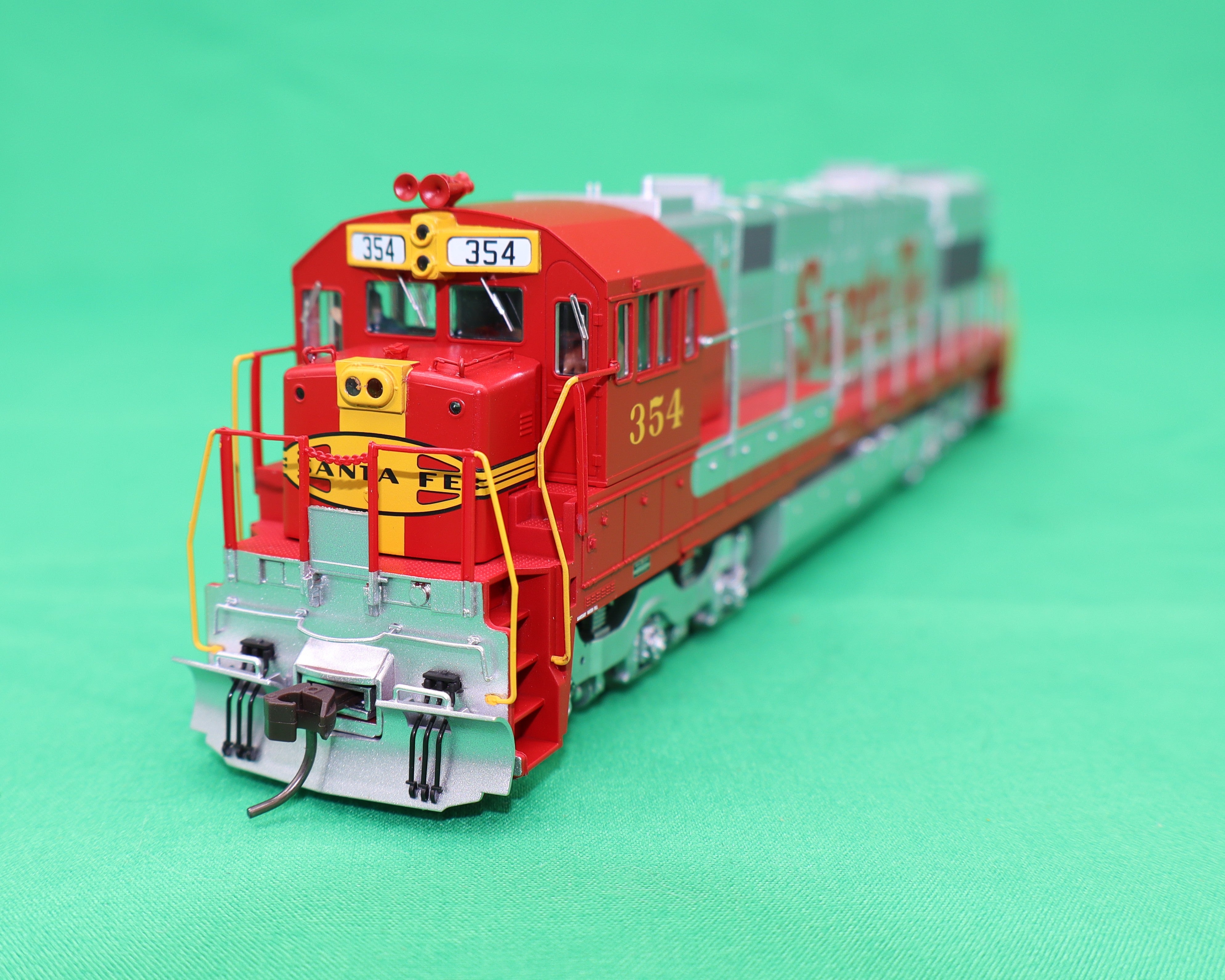 Atlas HO 10004626 - Master - Gold Model - U28CG Diesel Locomotive "Santa Fe " #354 (Passenger)