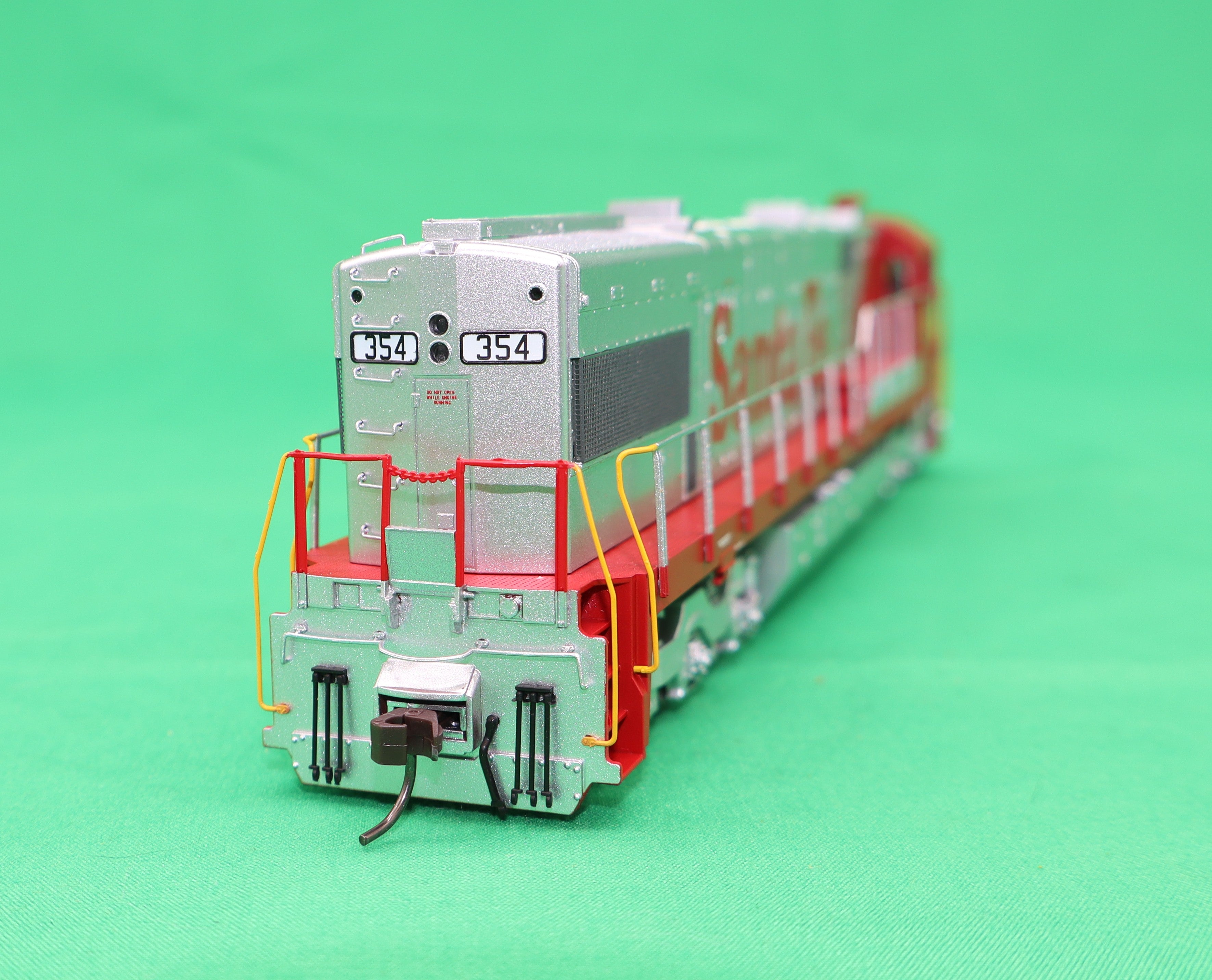 Atlas HO 10004626 - Master - Gold Model - U28CG Diesel Locomotive "Santa Fe " #354 (Passenger)
