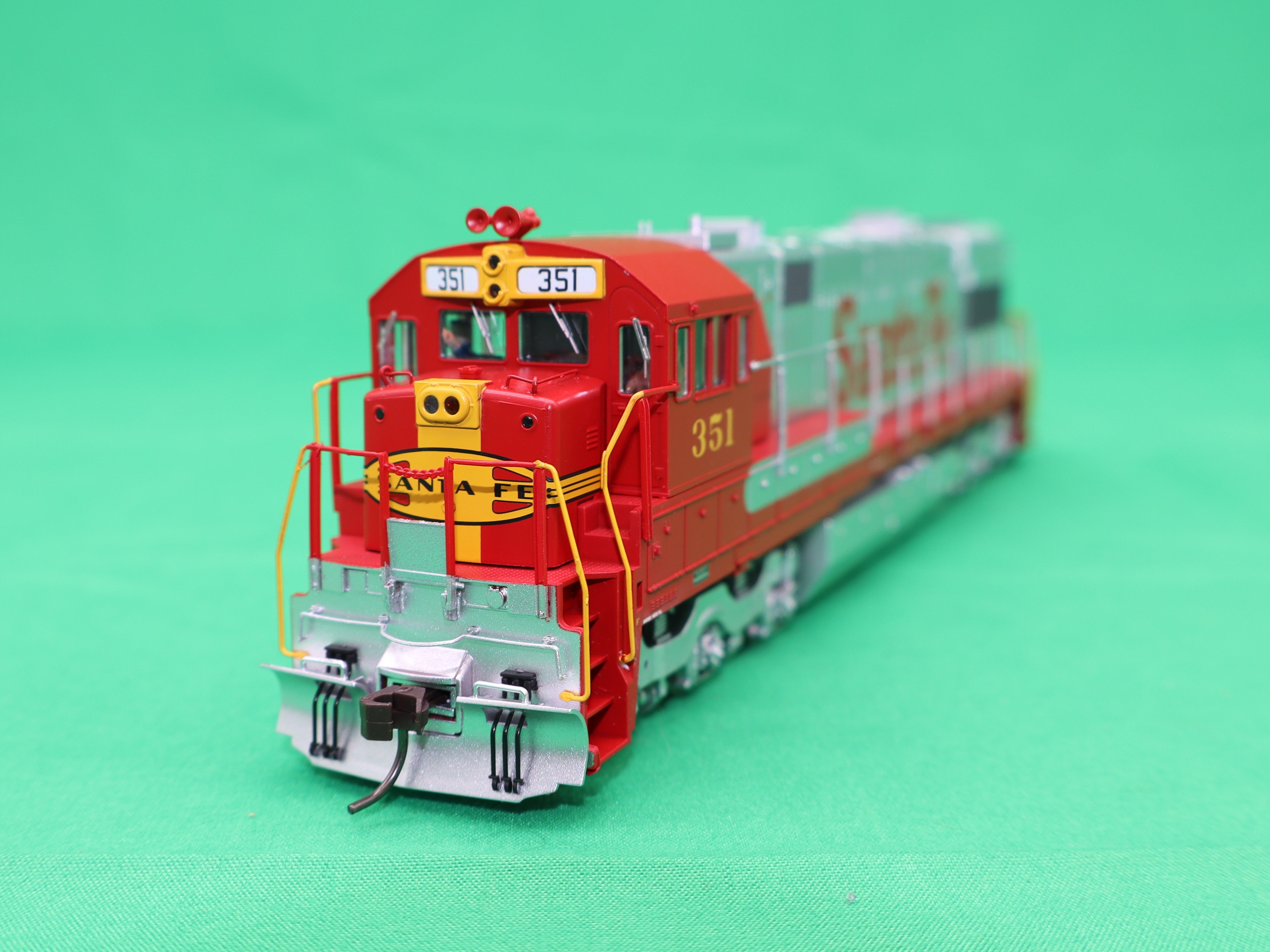 Atlas HO 10004625 - Master - Gold Model - U28CG Diesel Locomotive "Santa Fe " #351 (Passenger)