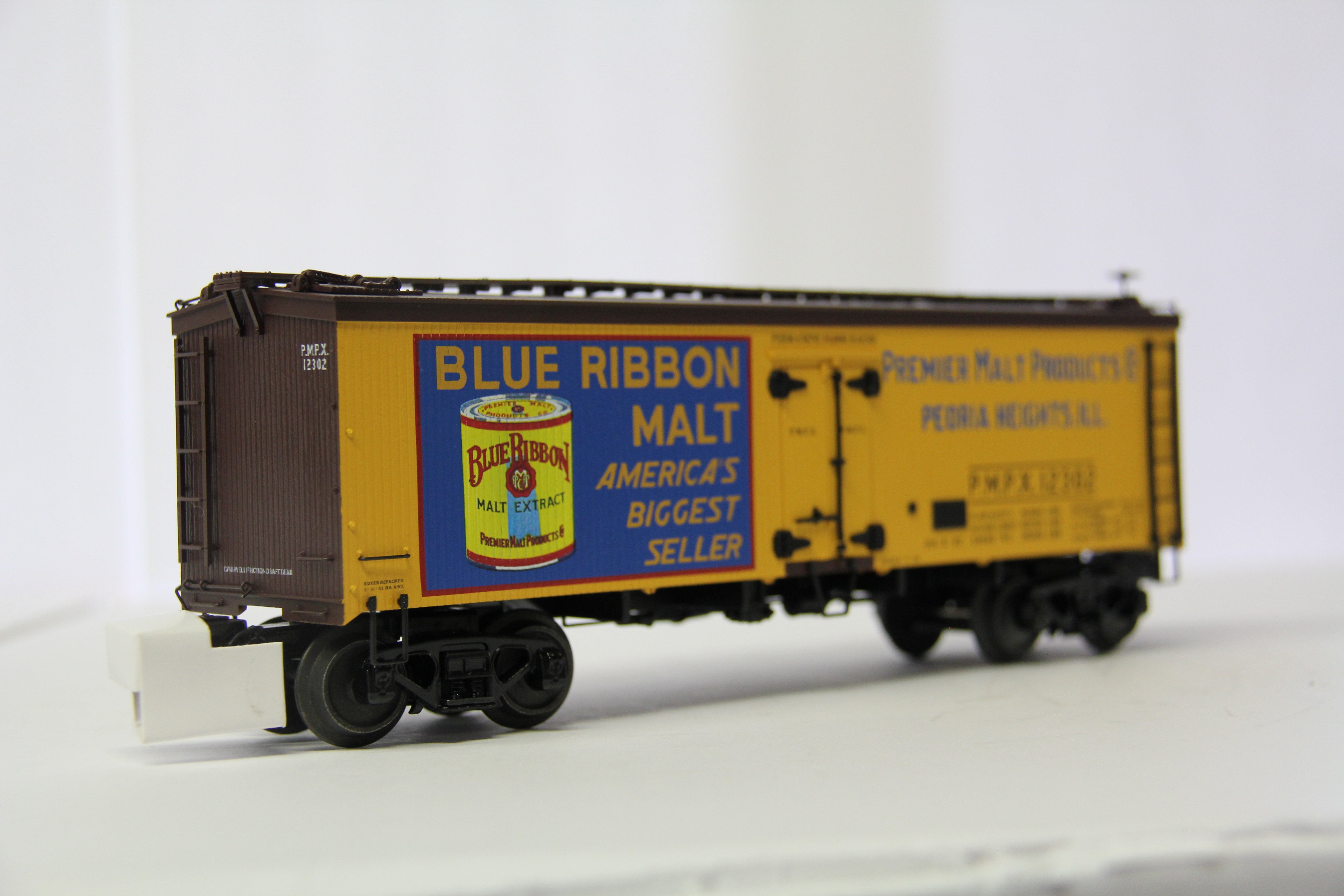 MTH 20-94608 Blue Ribbon Malt #12302- 36' Woodsided Reefer Car-Second hand-M6784