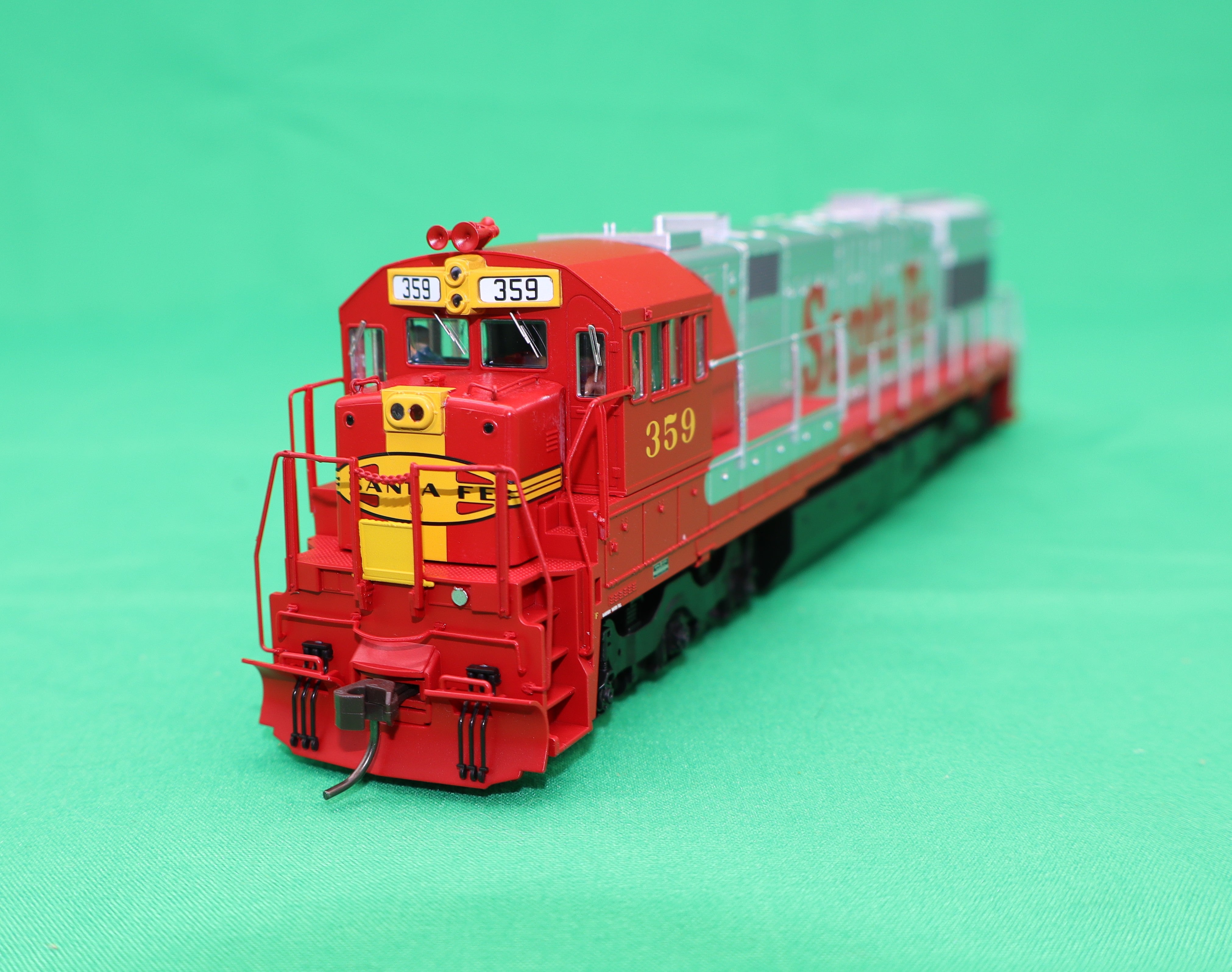 Atlas HO 10004622 - Master - Gold Model - U28CG Diesel Locomotive "Santa Fe " #359 (Early Passenger)