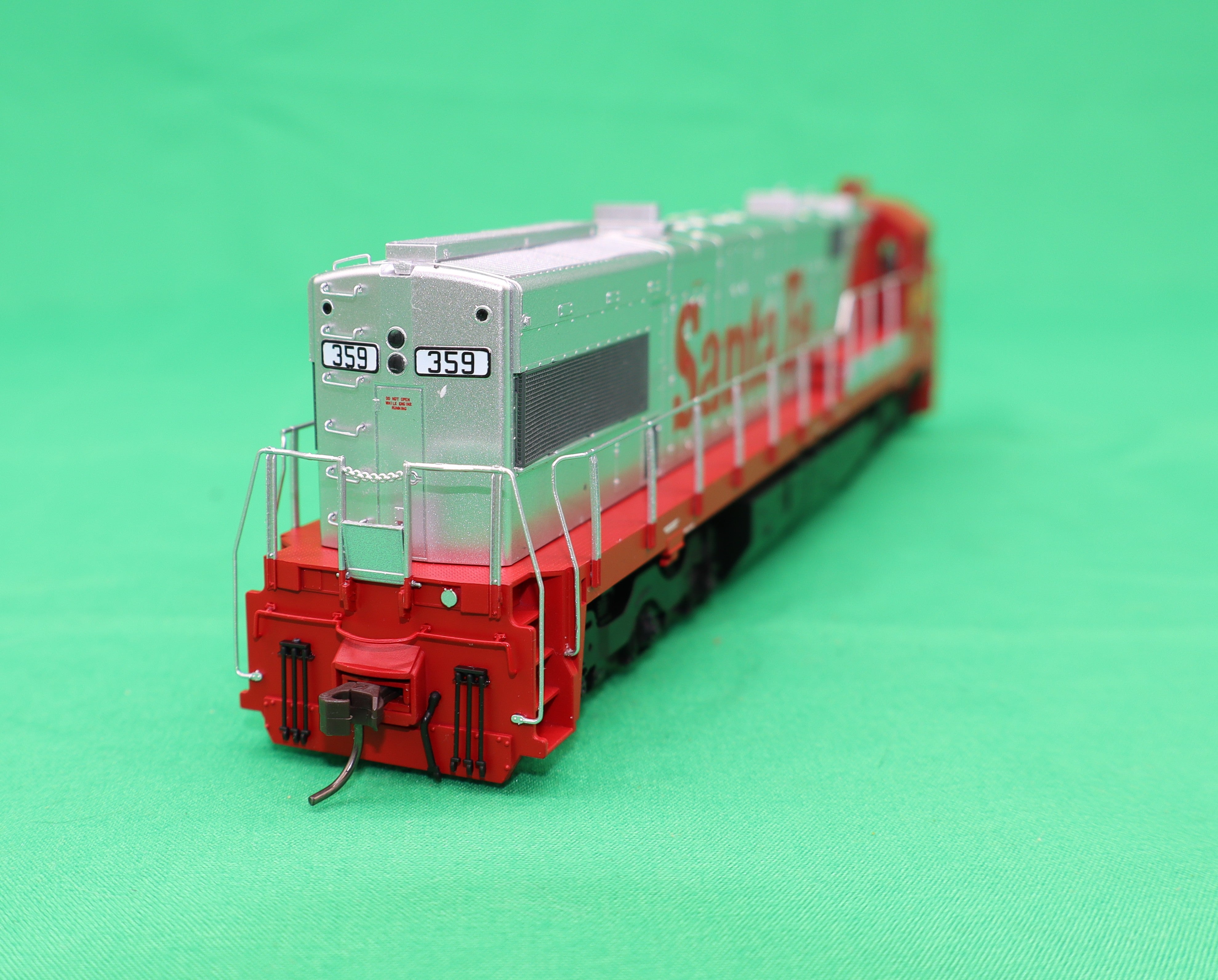 Atlas HO 10004622 - Master - Gold Model - U28CG Diesel Locomotive "Santa Fe " #359 (Early Passenger)
