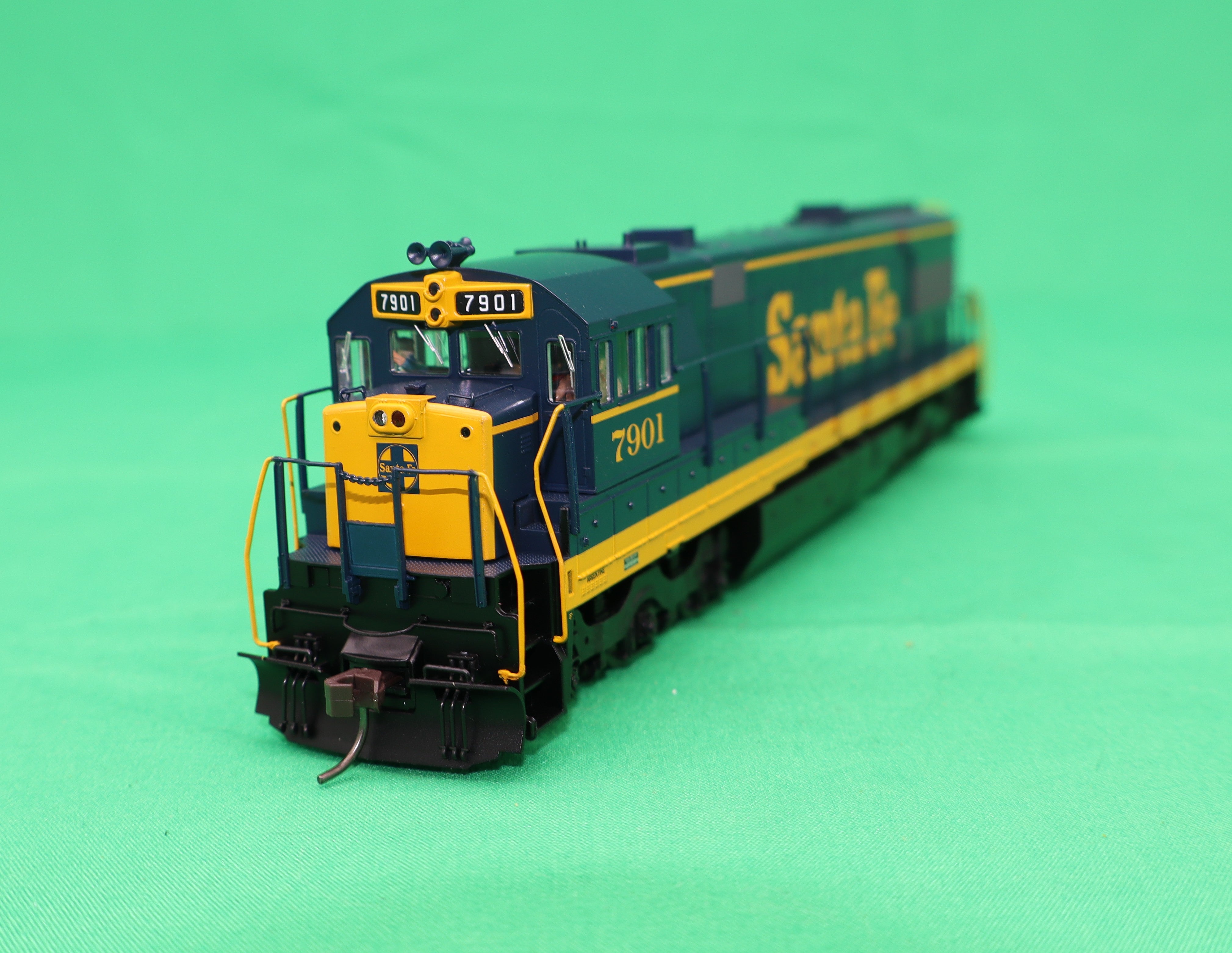 Atlas HO 10004623 - Master - Gold Model - U28CG Diesel Locomotive "Santa Fe " #7900 (Early Freight Scheme)