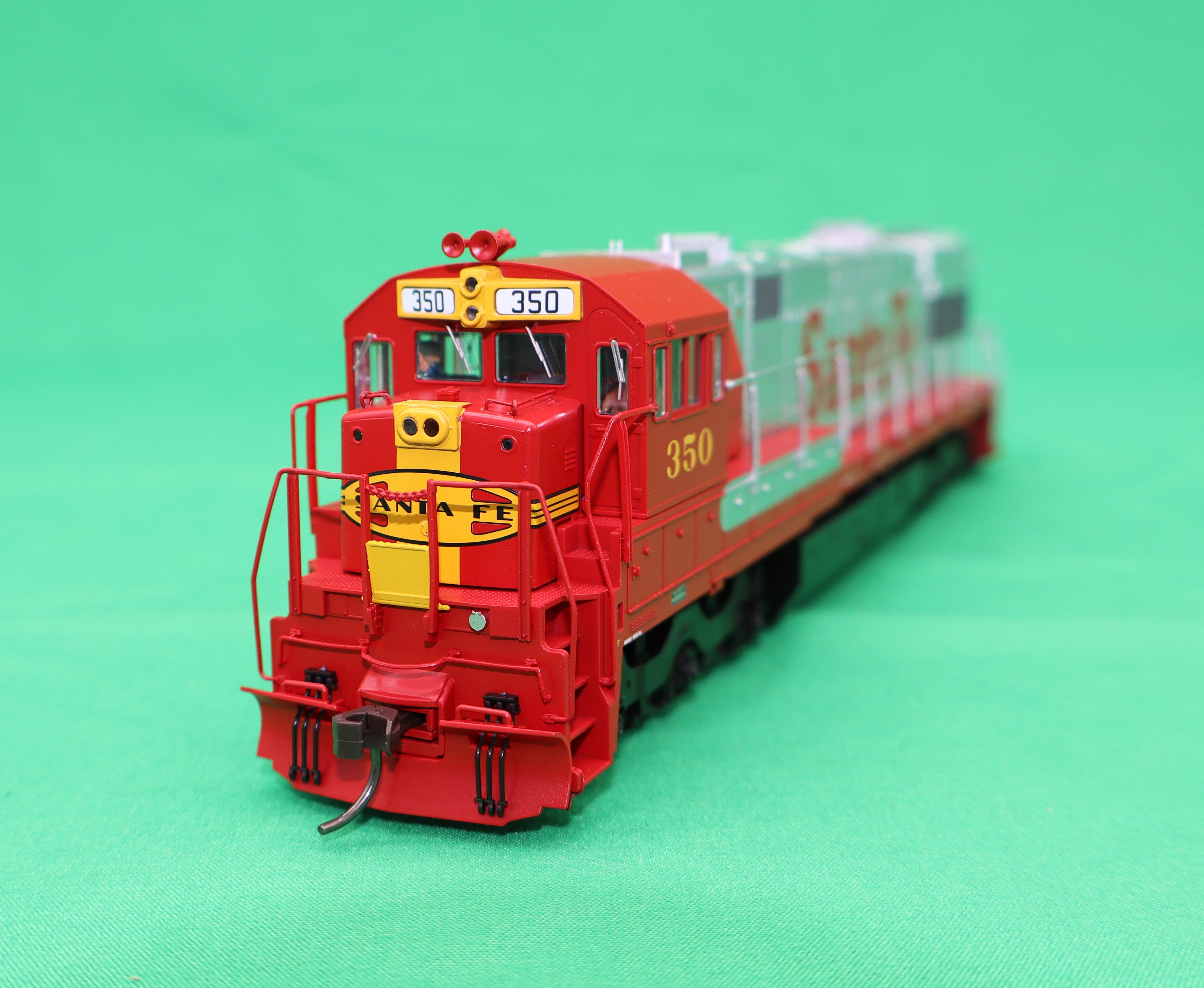 Atlas HO 10004621 - Master - Gold Model - U28CG Diesel Locomotive "Santa Fe " #350 (Early Passenger)