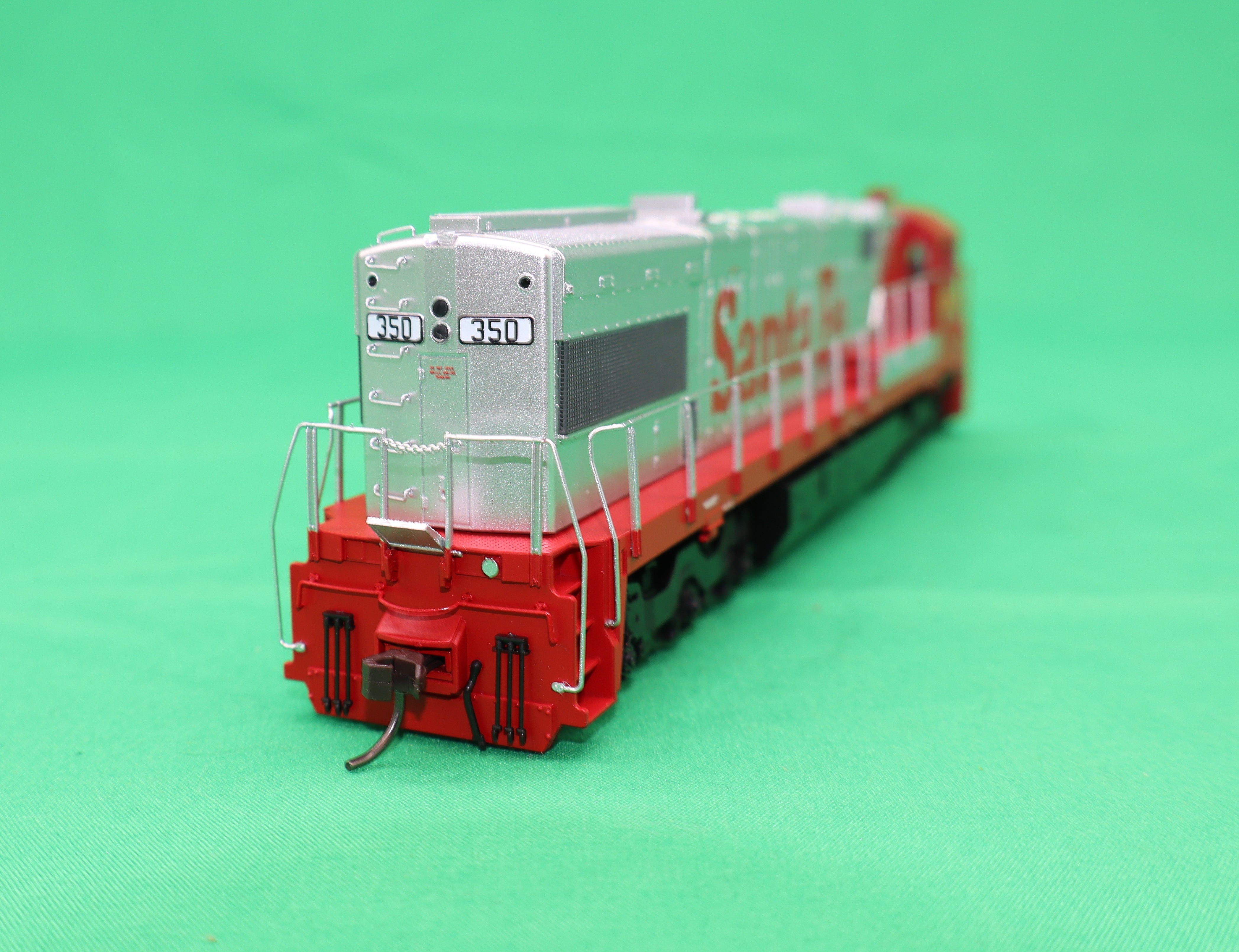 Atlas HO 10004621 - Master - Gold Model - U28CG Diesel Locomotive "Santa Fe " #350 (Early Passenger)