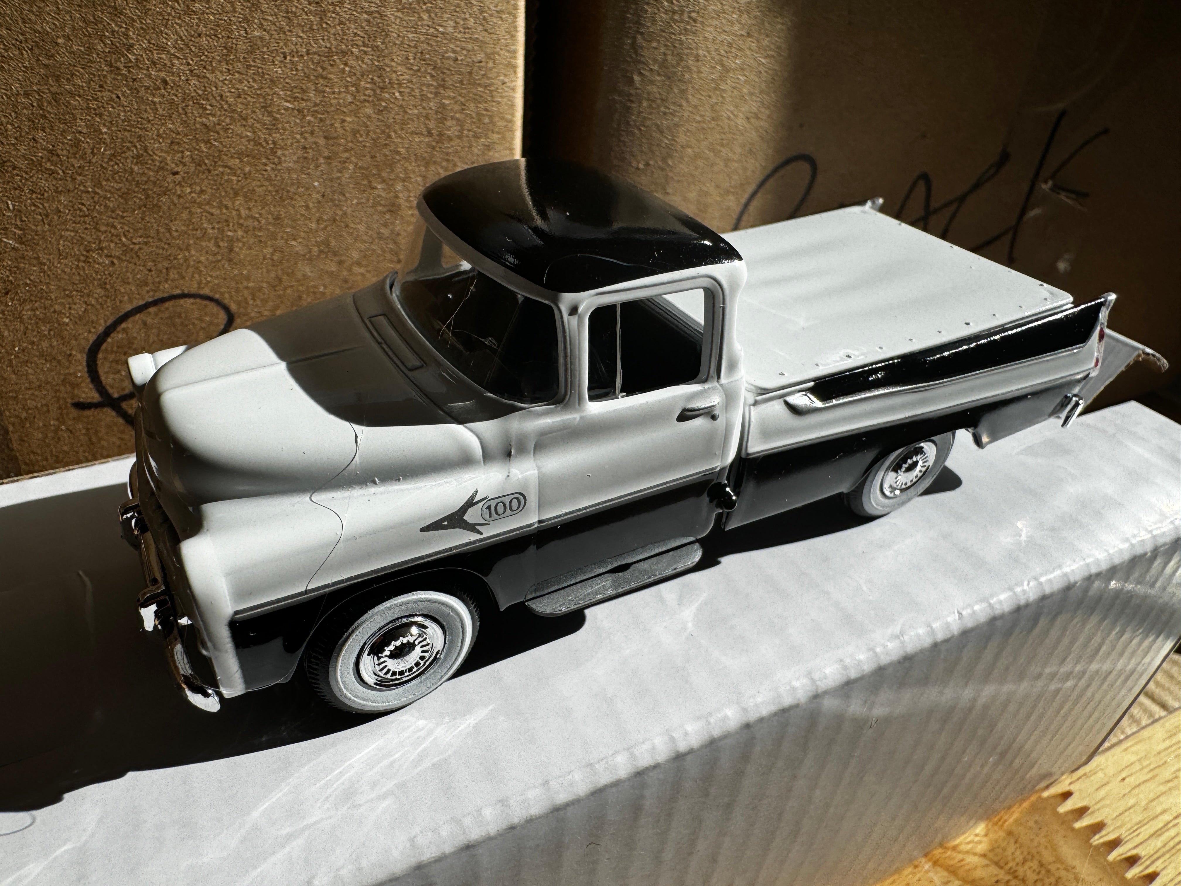 1957 Dodge Sweptside Truck (White/Black) 1/48 Diecast Car