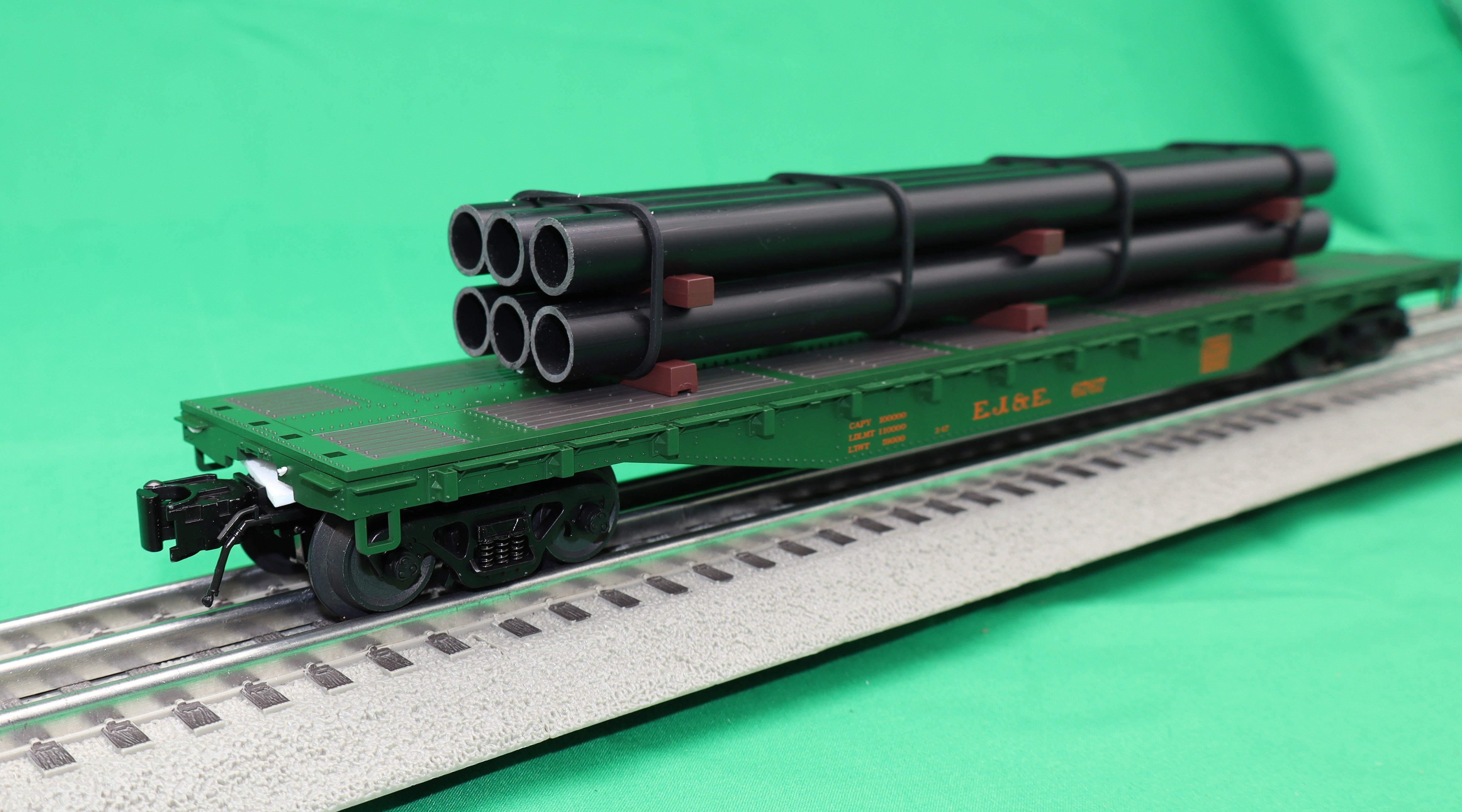 Atlas O 3001884 - Trainman - 52'6" Flat Car "Elgin, Joliet & Eastern" w/ Pipe Load