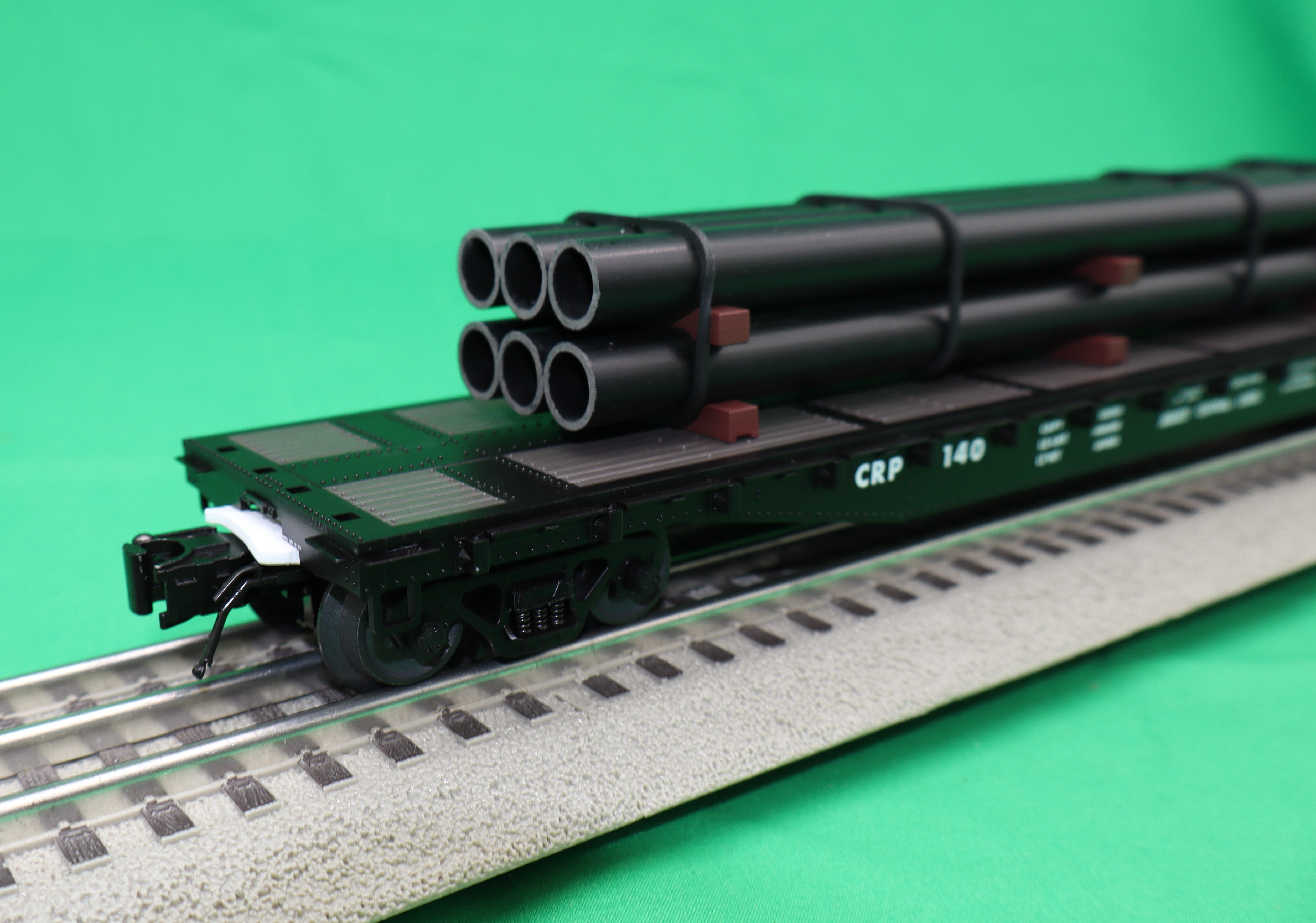 Atlas O 3001883 - Trainman - 52'6" Flat Car "Central Railroad of New Jersey" w/ Pipe Load