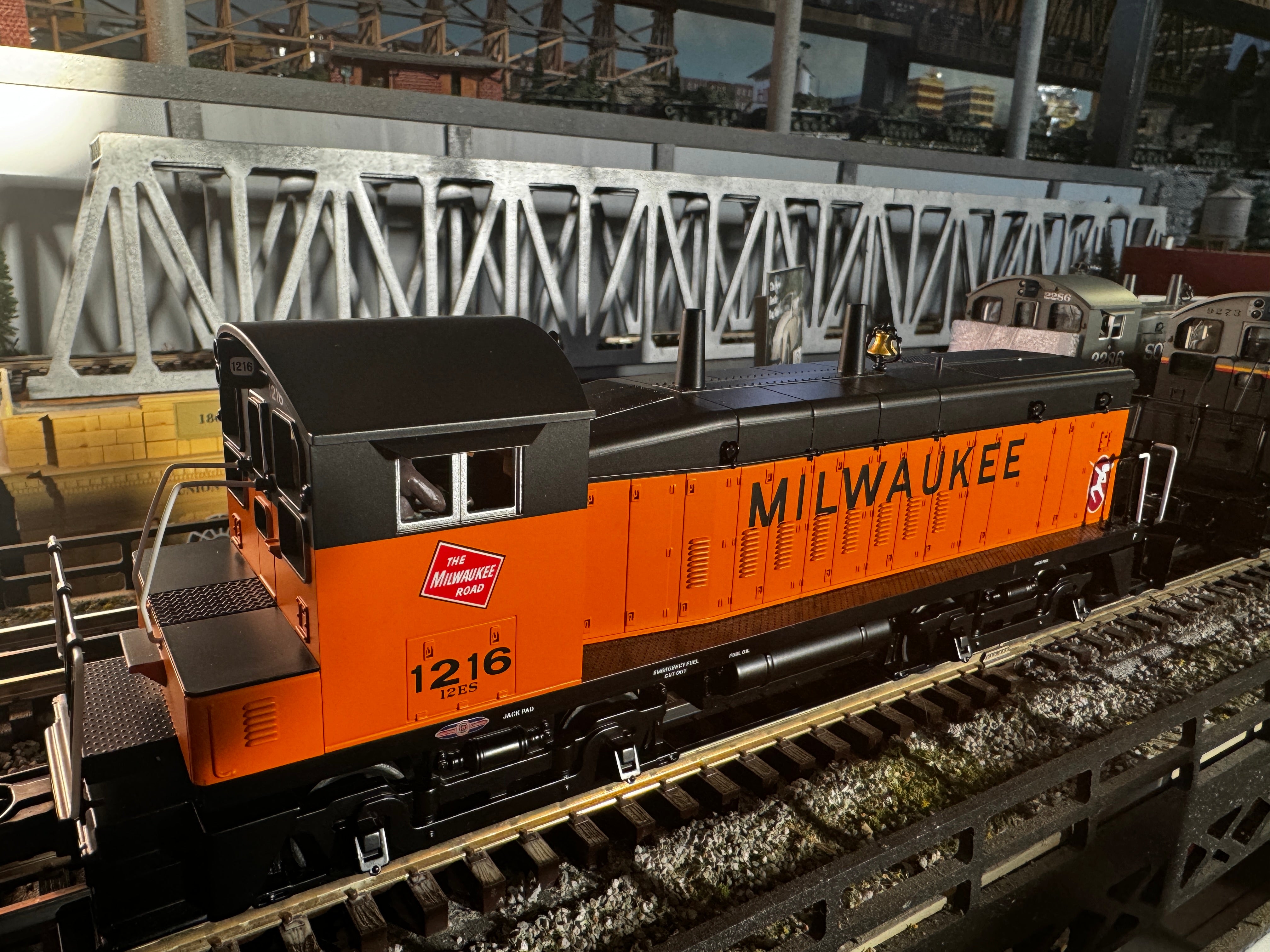 MTH 30-21065-1 - SW1200 Switcher Diesel Engine "Milwaukee Road" #1216 w/ PS3 - Custom Run for MrMuffin'sTrains