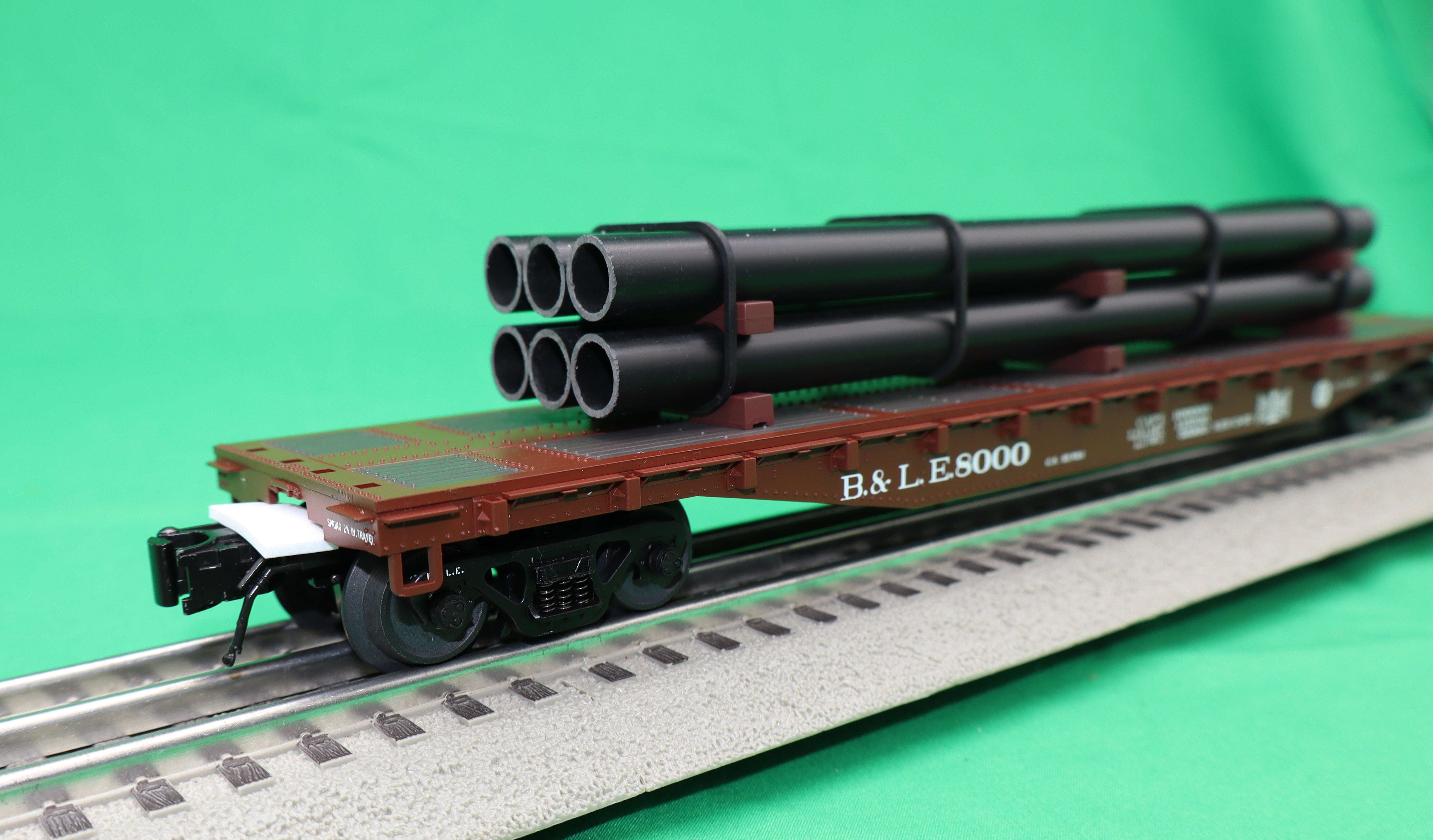 Atlas O 3001881 - Trainman - 52'6" Flat Car "Bessemer & Lake Erie" w/ Pipe Load