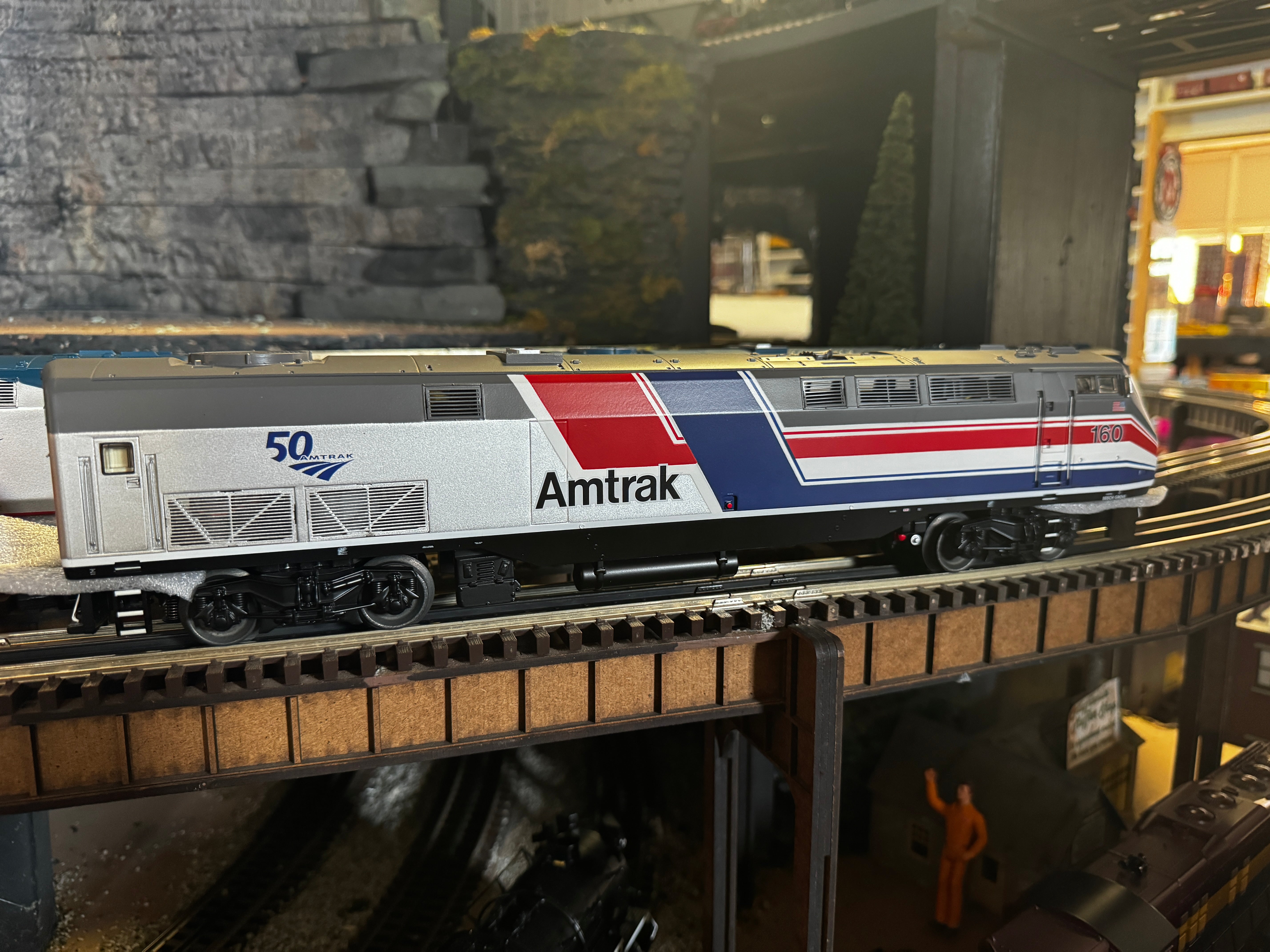 Atlas O 30138041 - Premier - P-42 Genesis Diesel Locomotive "Amtrak" Dash 8 Phase III 50th #160