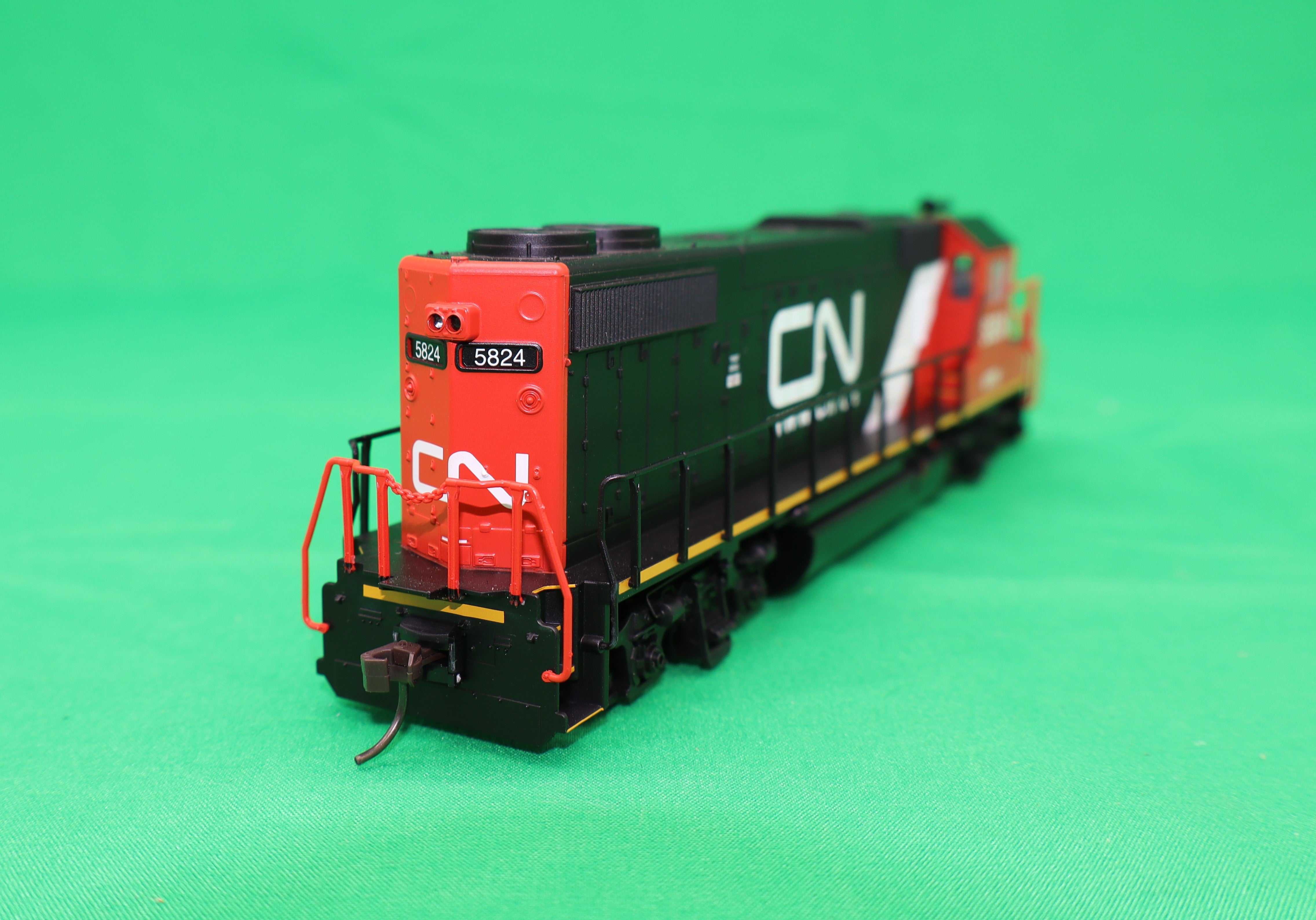 Atlas HO 10004573 - Trainman® - Gold Model -  GP38-2 Diesel Locomotive "Canadian National" #5824 (GTW)