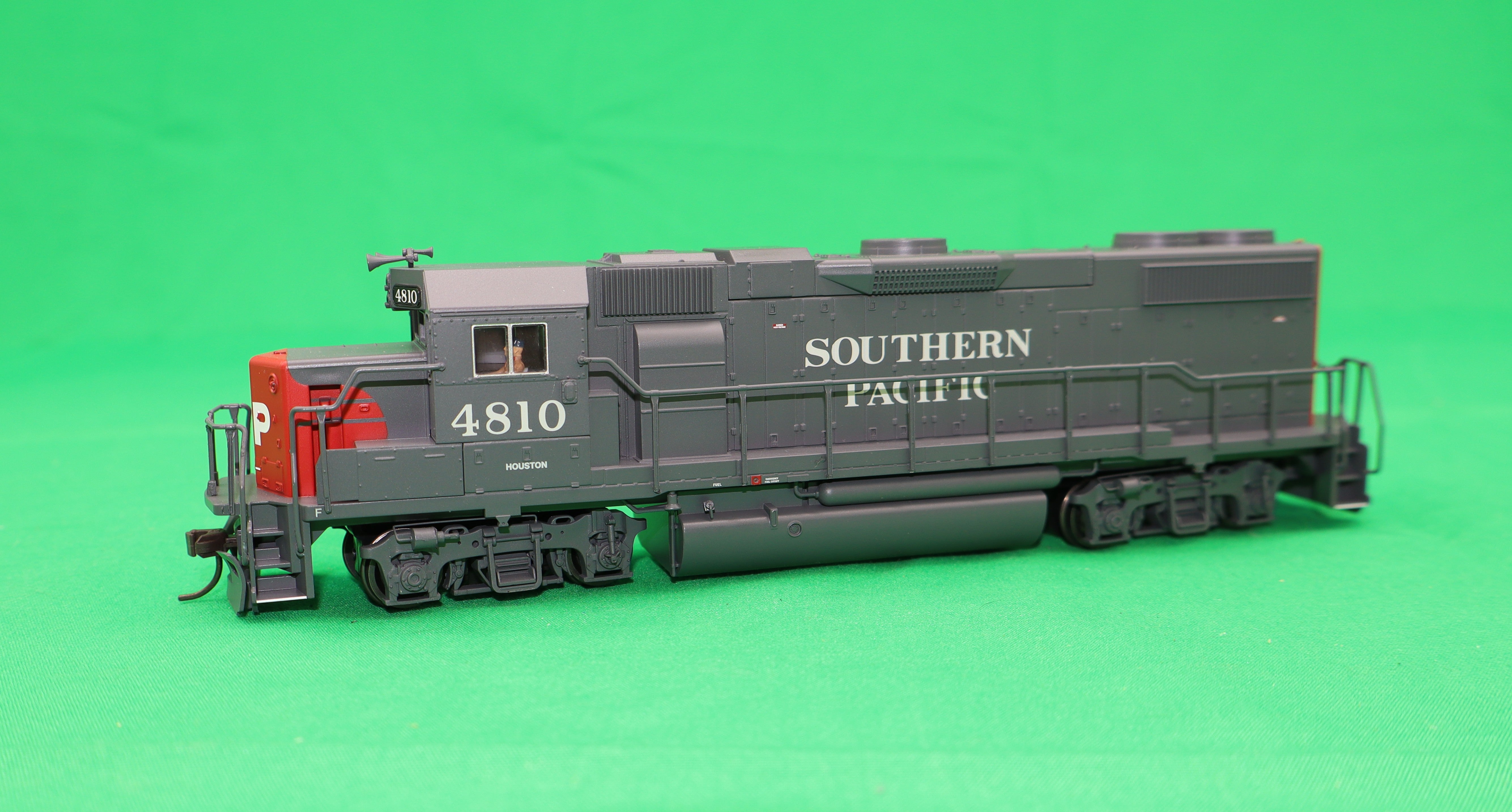 Atlas HO 10004583 - Trainman® - Gold Model -  GP38-2 Diesel Locomotive "Southern Pacific" #4810