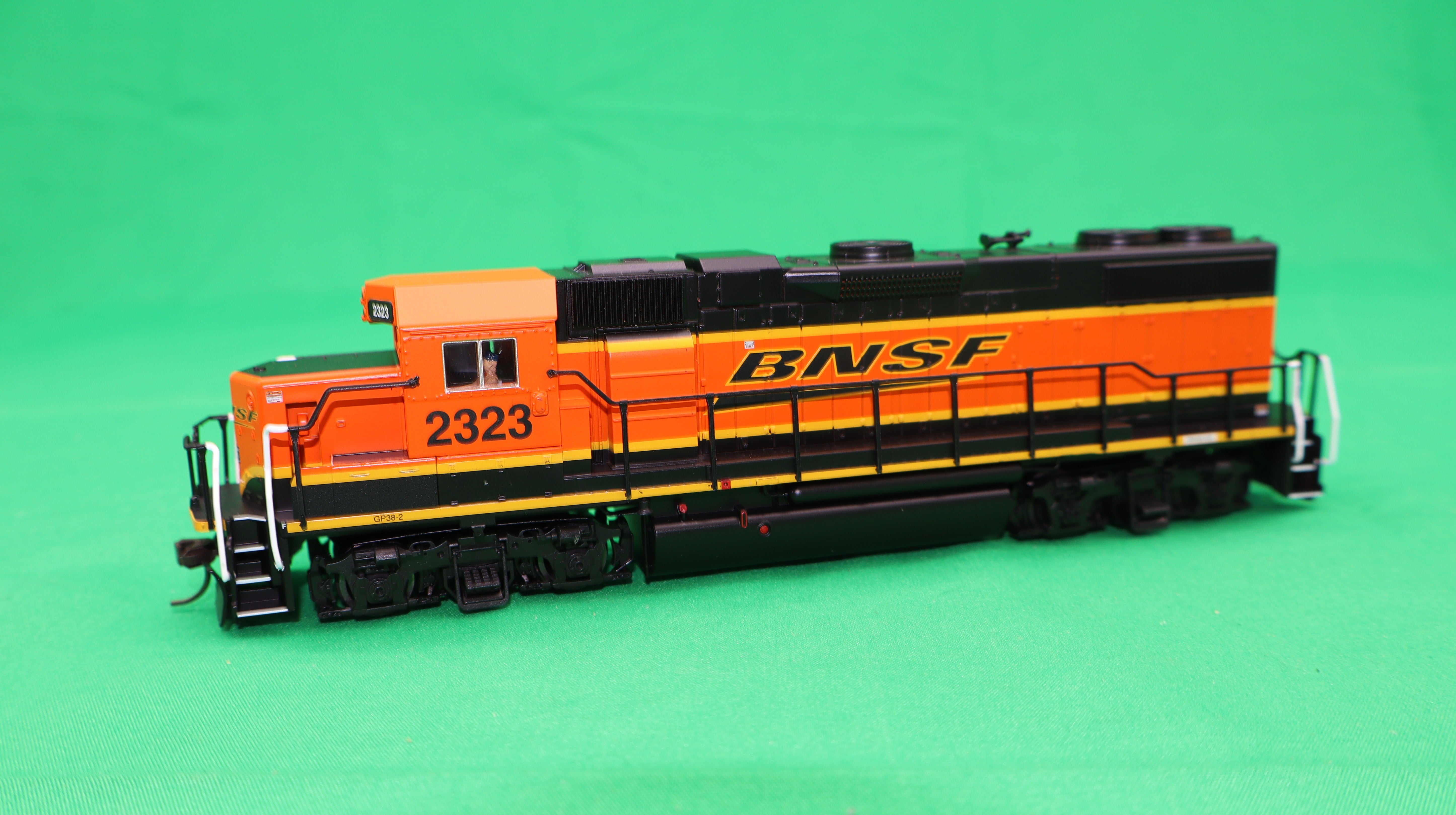 Atlas HO 10004571 - Trainman® - Gold Model -  GP38-2 Diesel Locomotive "BNSF" #2323 (H4)