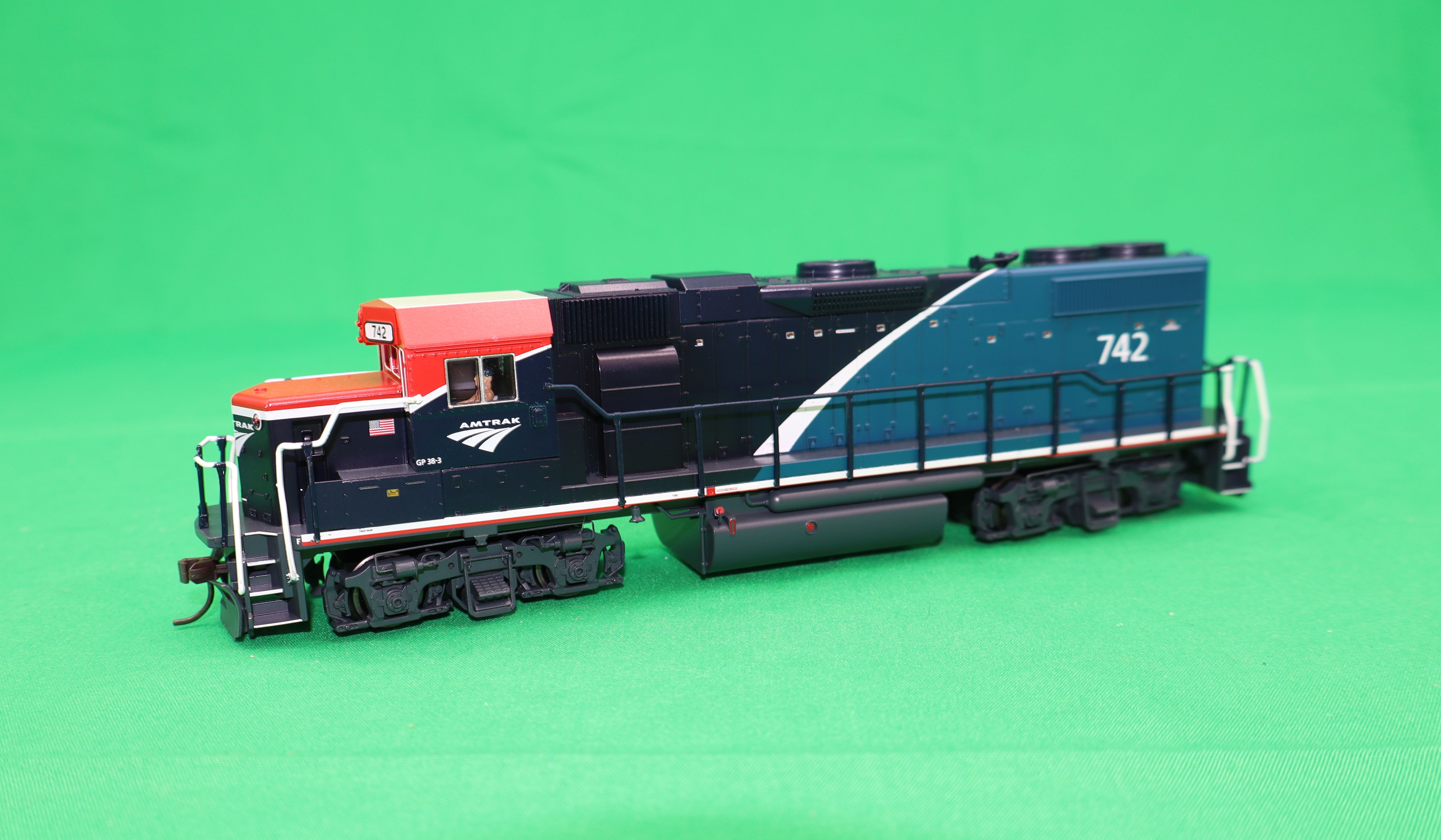 Atlas HO 10004569 - Trainman - Gold Model -  GP38-2 Diesel Locomotive "Amtrak" #742 (Phase VII)