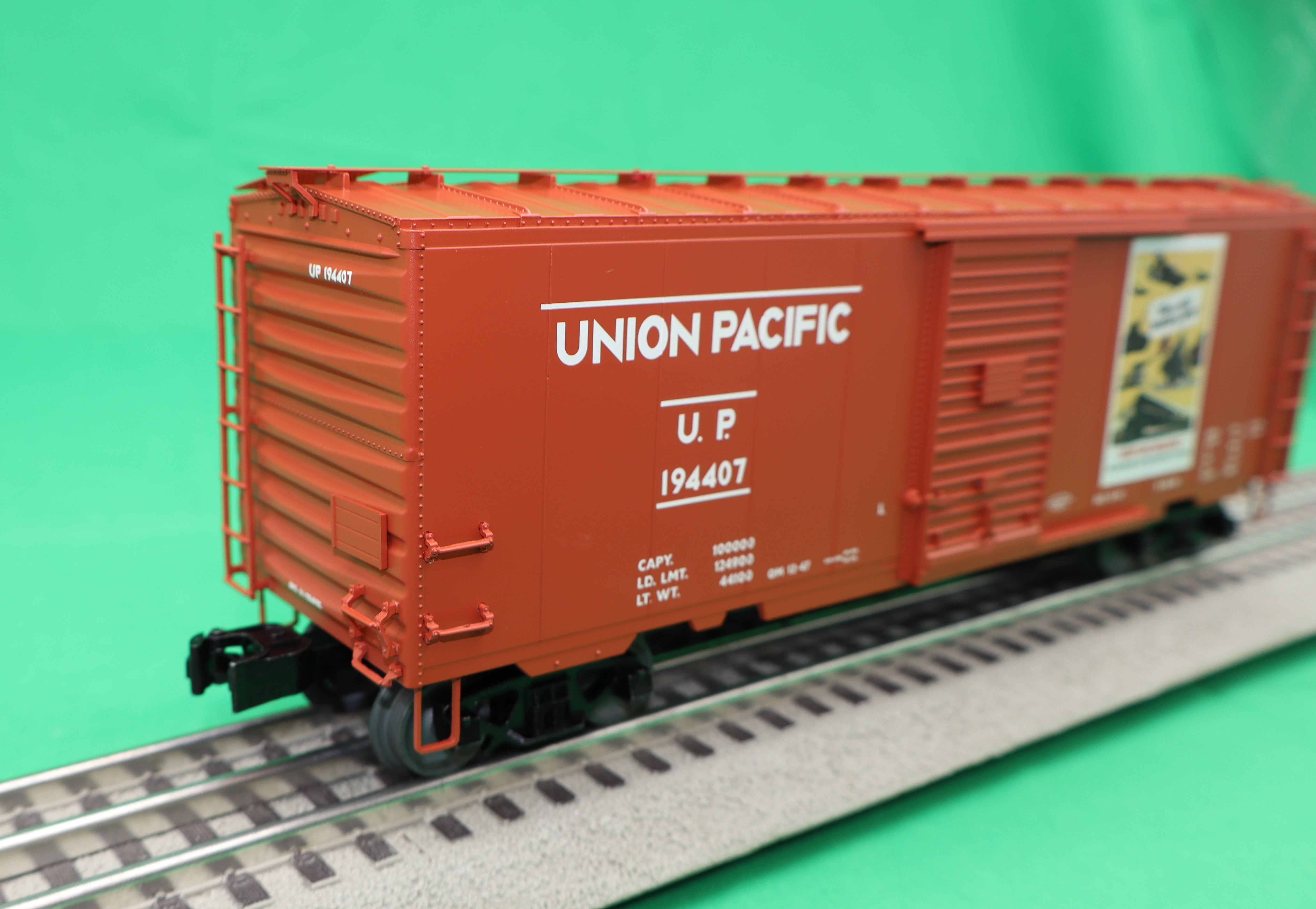 Lionel 2426070 - PatriotSounds PS-1 Boxcar "Union Pacific WWII"  #194407 (All Engines of War) - MrMuffin'sTrains