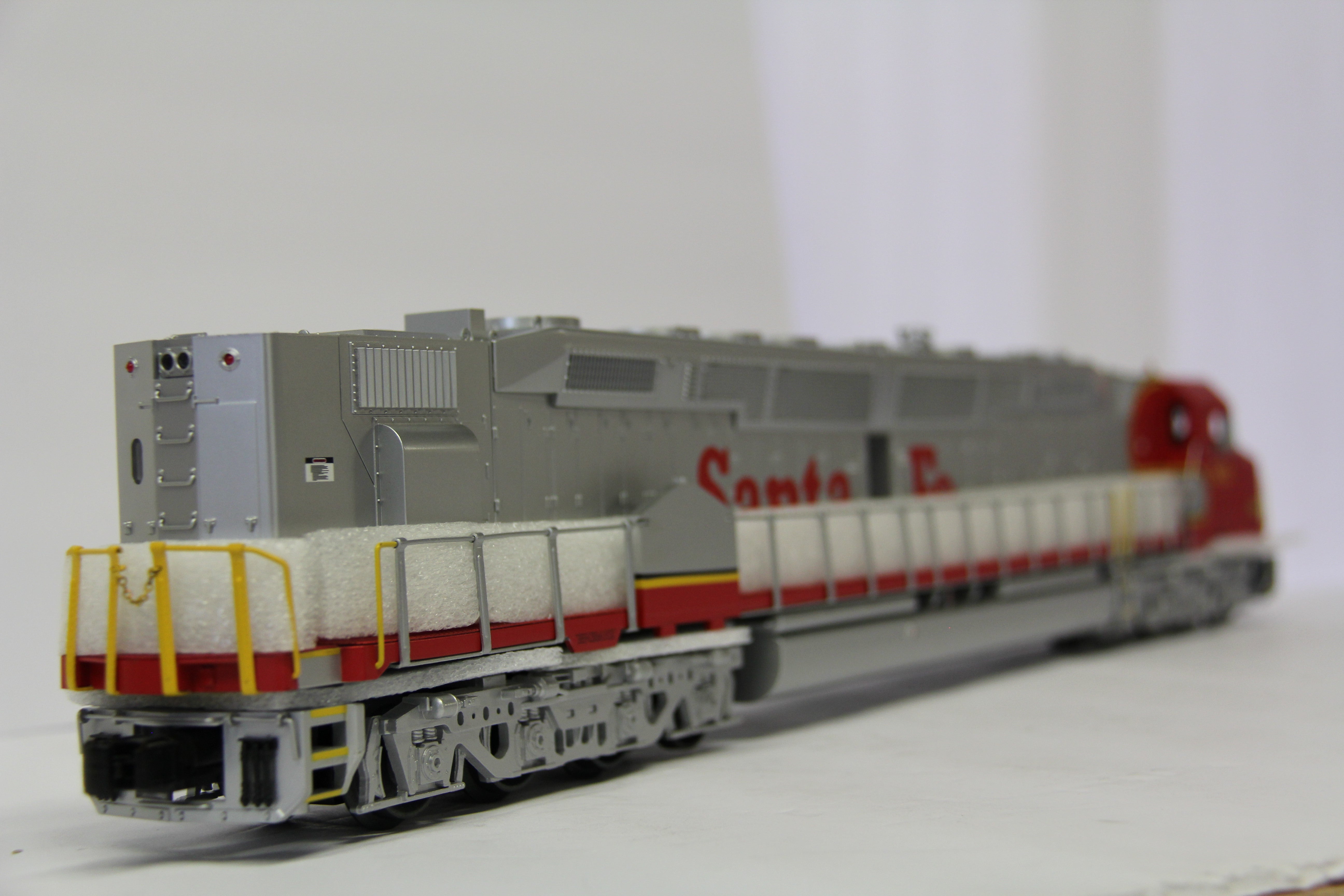 MTH 20-2433-1 & 20-2433-3 Santa Fe DD40AX Diesel Engine and Non Powered Set-Second hand-M6620