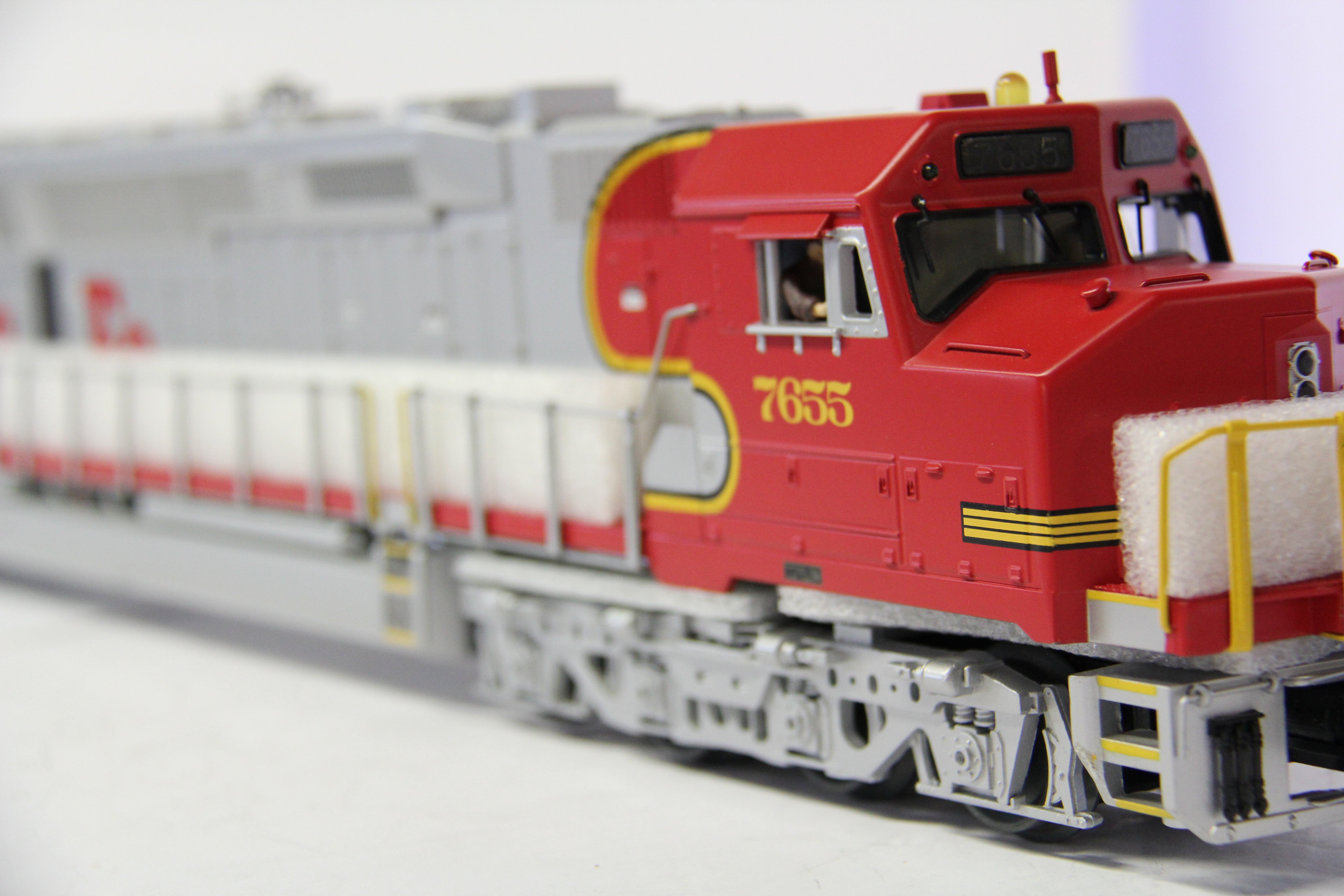 MTH 20-2433-1 & 20-2433-3 Santa Fe DD40AX Diesel Engine and Non Powered Set-Second hand-M6620