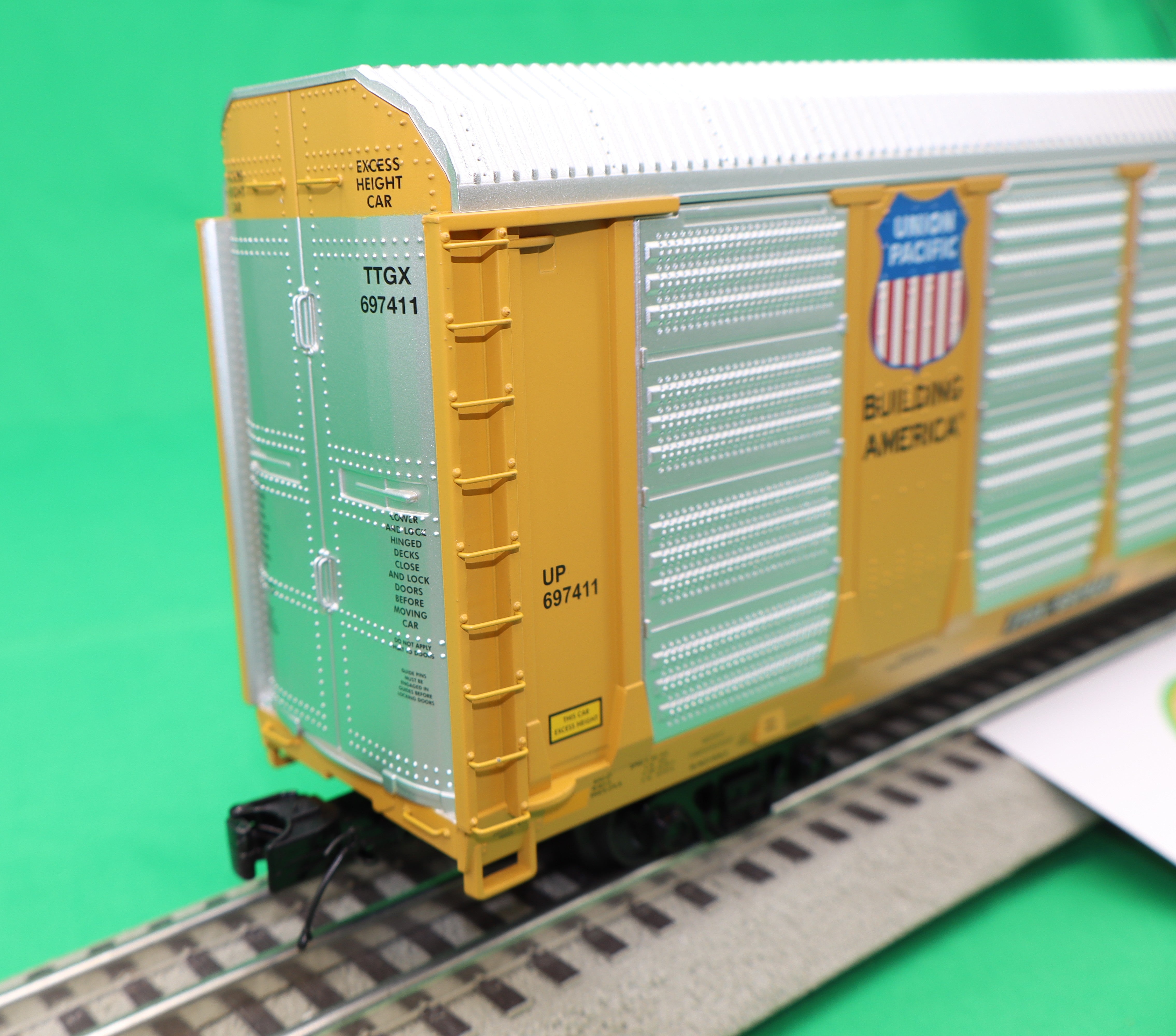MTH 20-95821 - Premier - Corrugated Auto Carrier "Union Pacific"