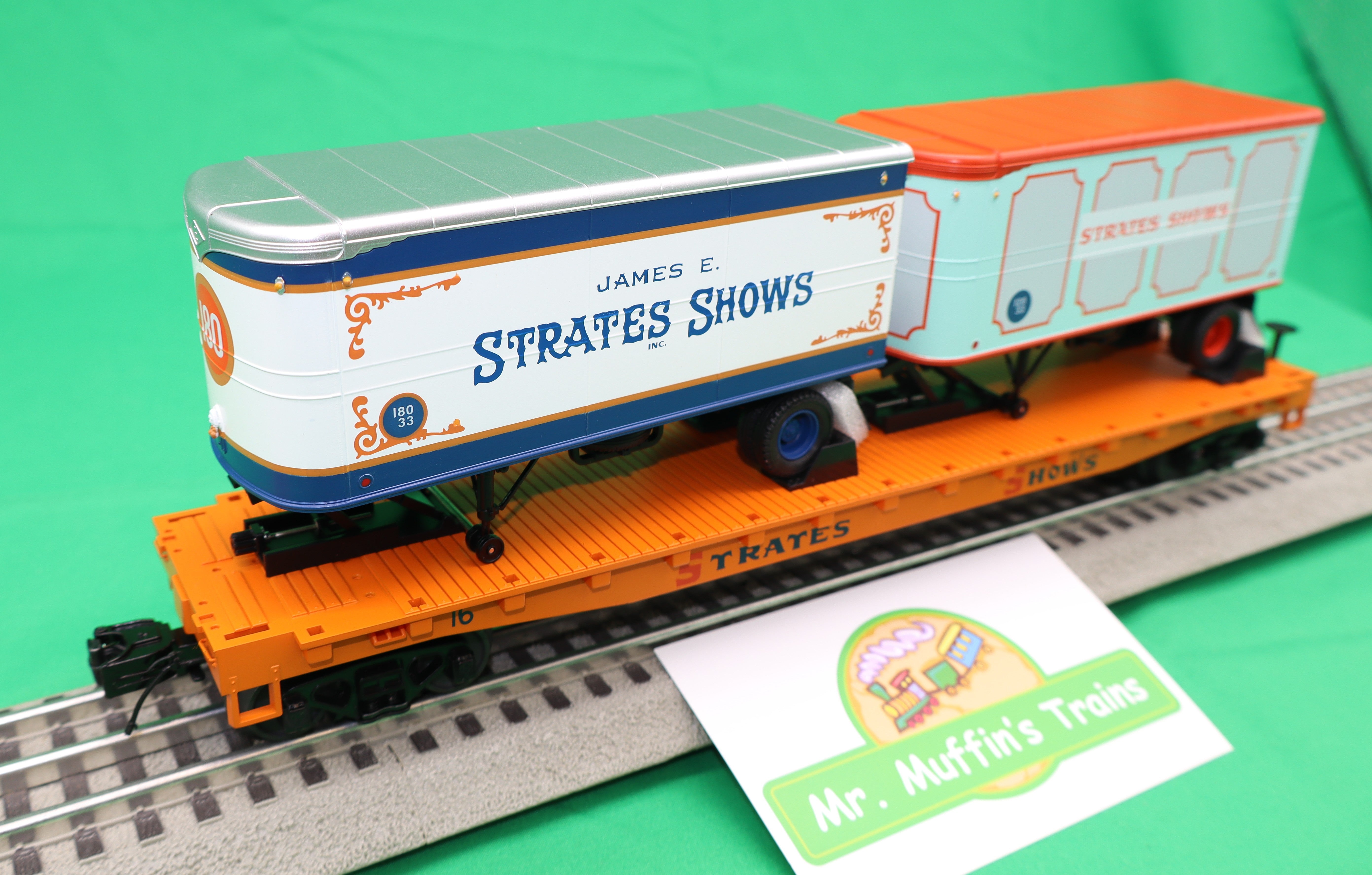 Atlas O 3002597 - Premier - Flat Car "Strates Shows" w/ 2 Trailers #16 - MrMuffin'sTrains