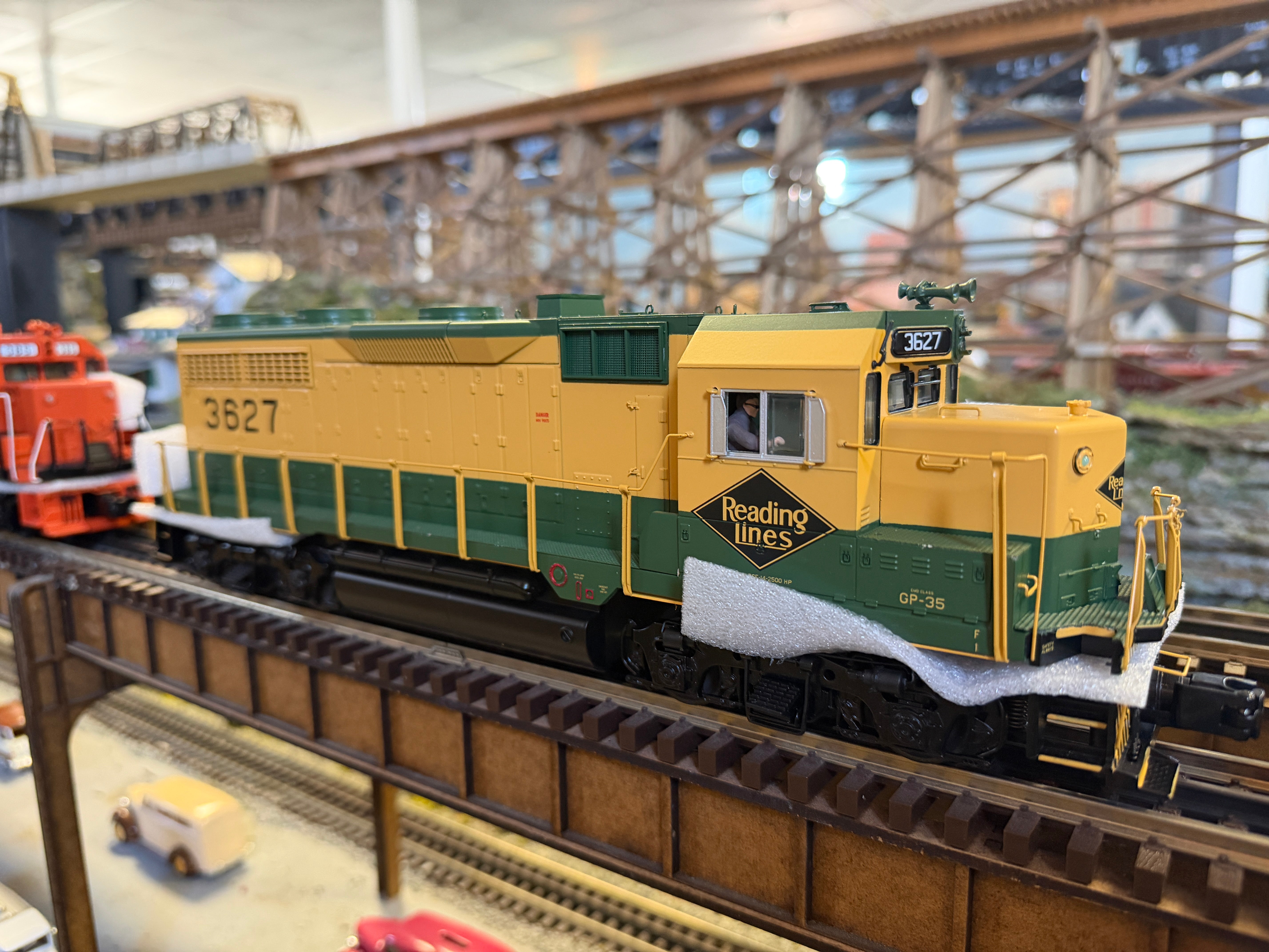 MTH 20-22079-1 - Premier - GP-35 Low Hood Diesel Engine "Reading" #3640 w/ PS3