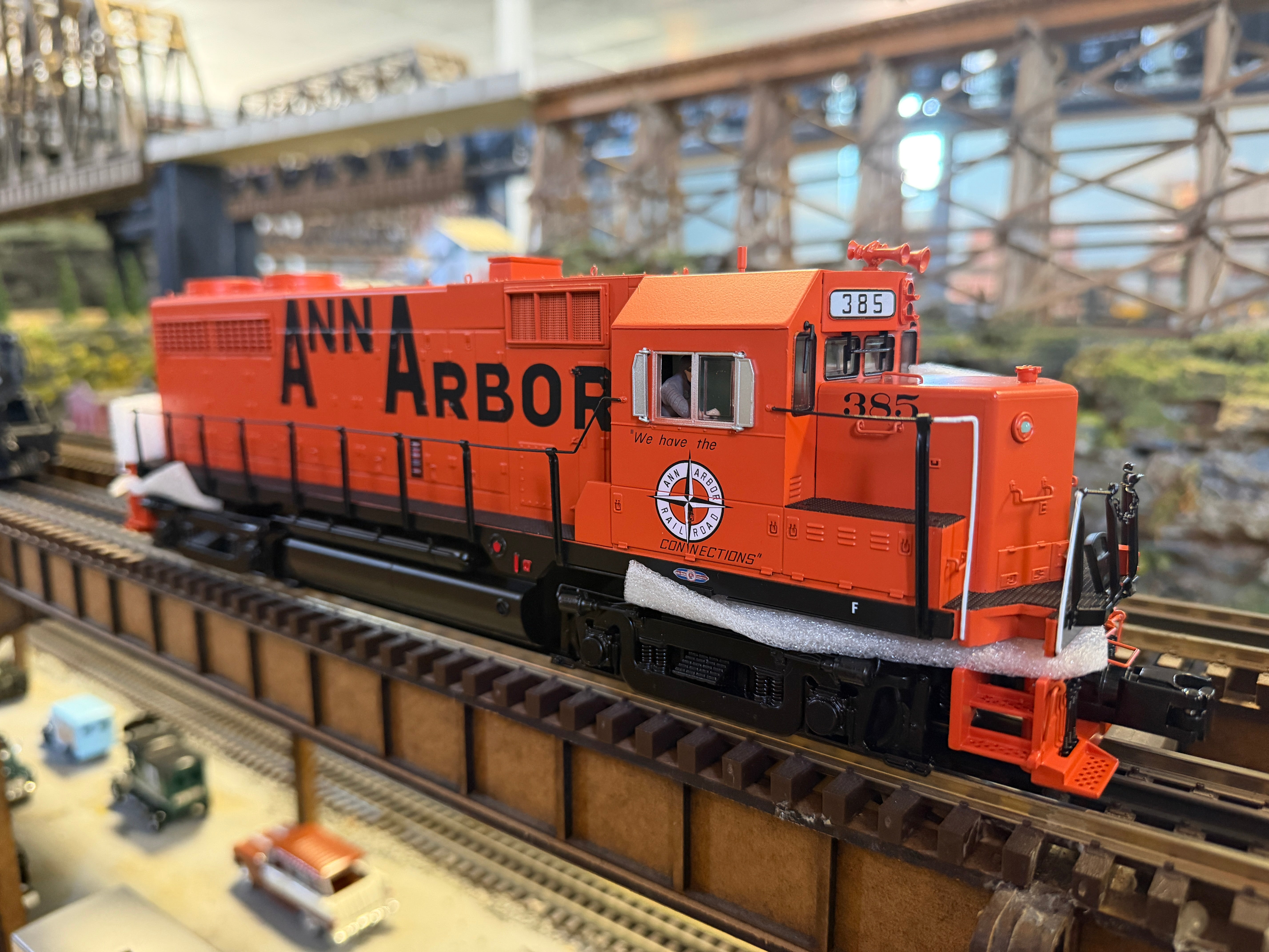 MTH 20-22110-1 - Premier - GP-35 Low Hood Diesel Engine "Ann Arbor" #385 w/ PS3 - Custom Run for Old Engine House