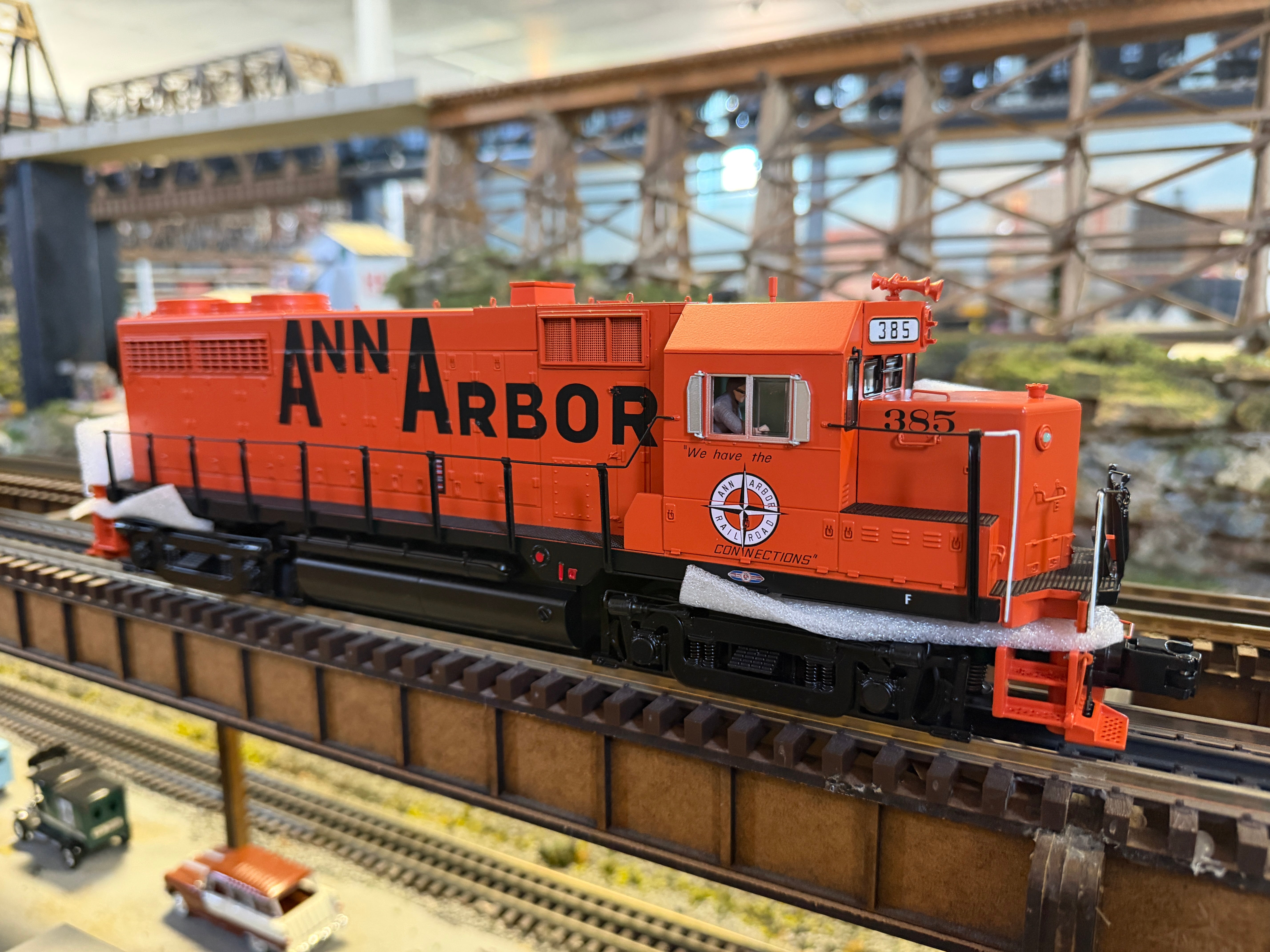 MTH 20-22110-1 - Premier - GP-35 Low Hood Diesel Engine "Ann Arbor" #385 w/ PS3 - Custom Run for Old Engine House