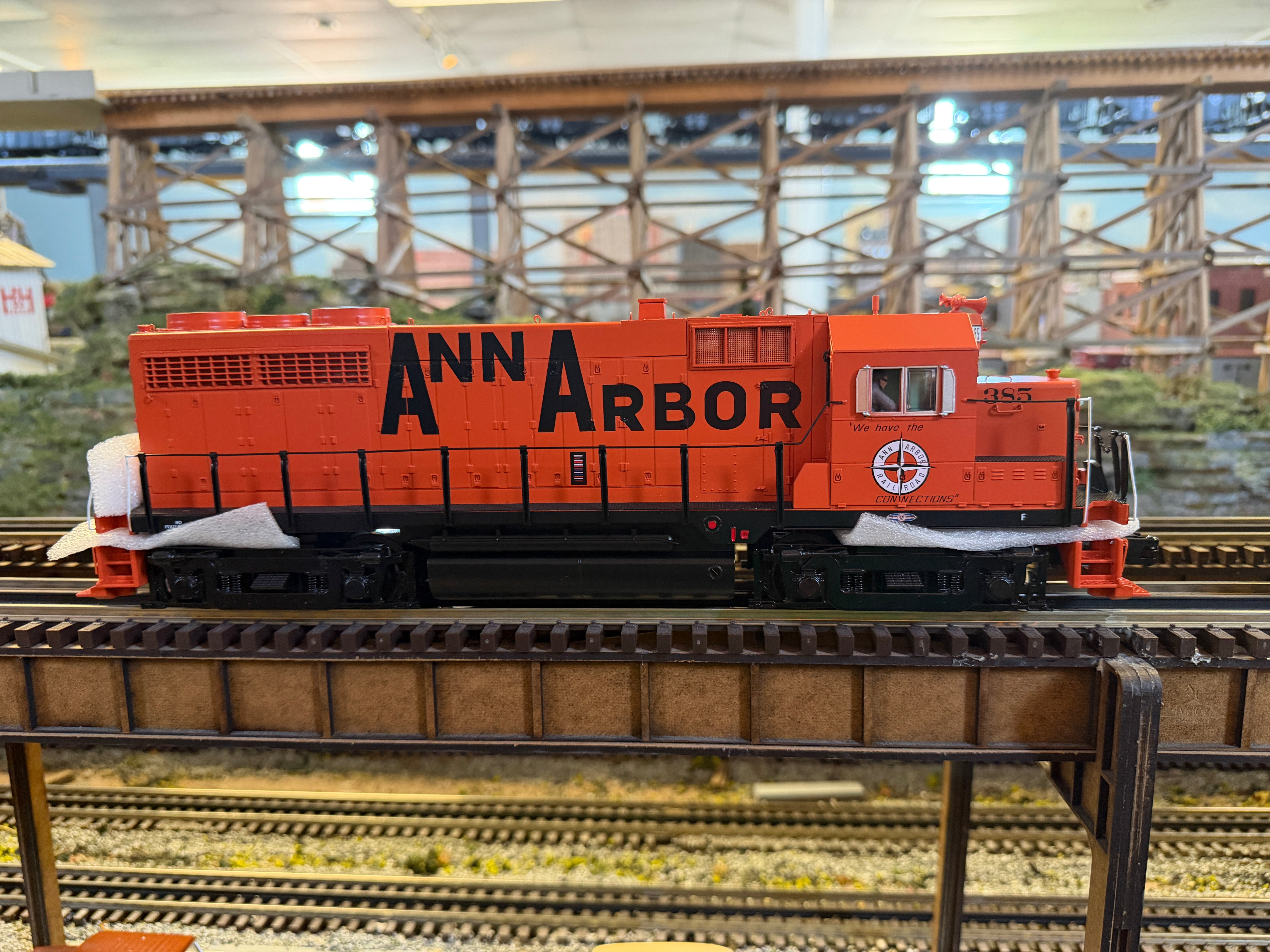 MTH 20-22110-1 - Premier - GP-35 Low Hood Diesel Engine "Ann Arbor" #385 w/ PS3 - Custom Run for Old Engine House