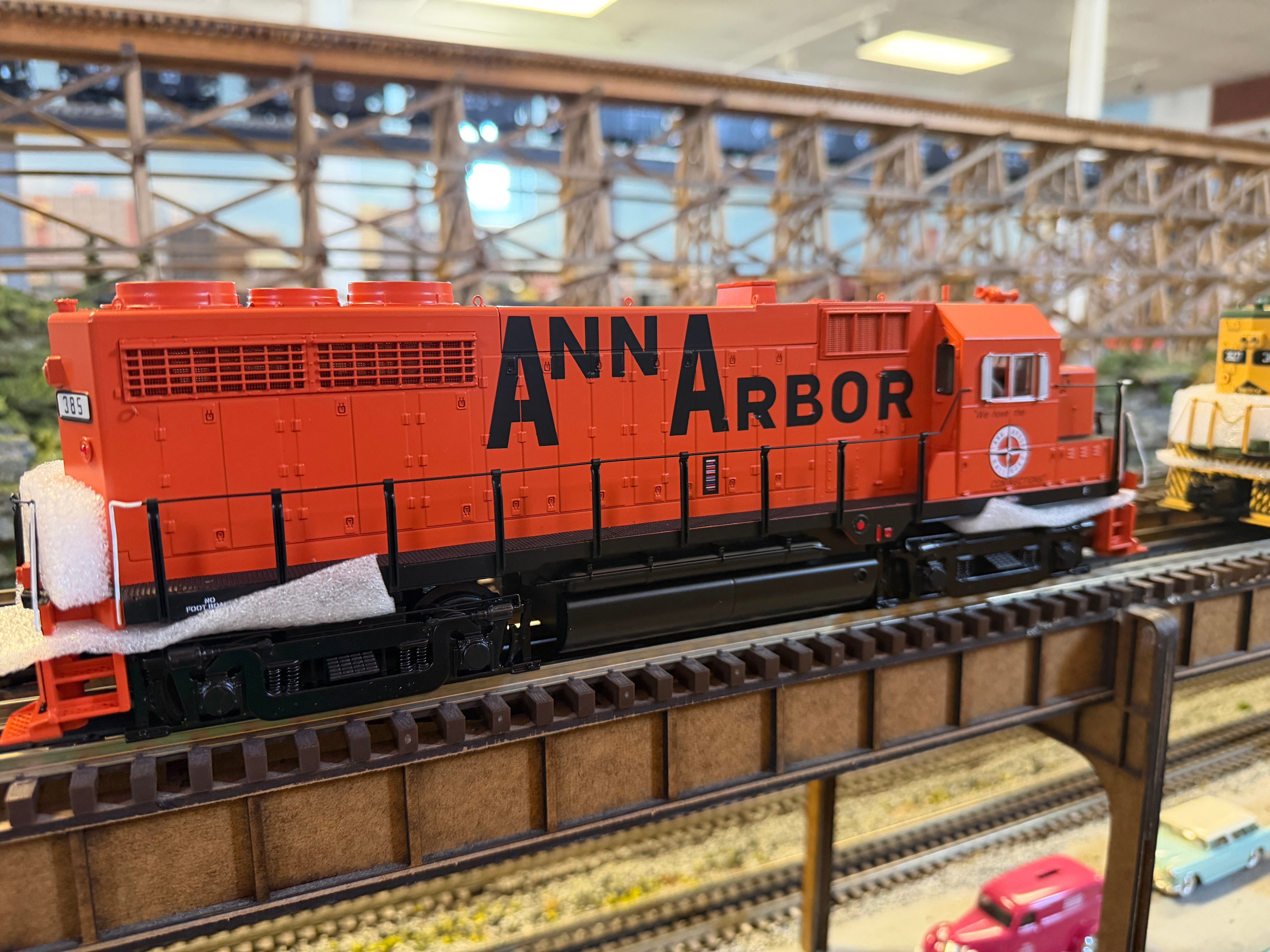 MTH 20-22110-1 - Premier - GP-35 Low Hood Diesel Engine "Ann Arbor" #385 w/ PS3 - Custom Run for Old Engine House
