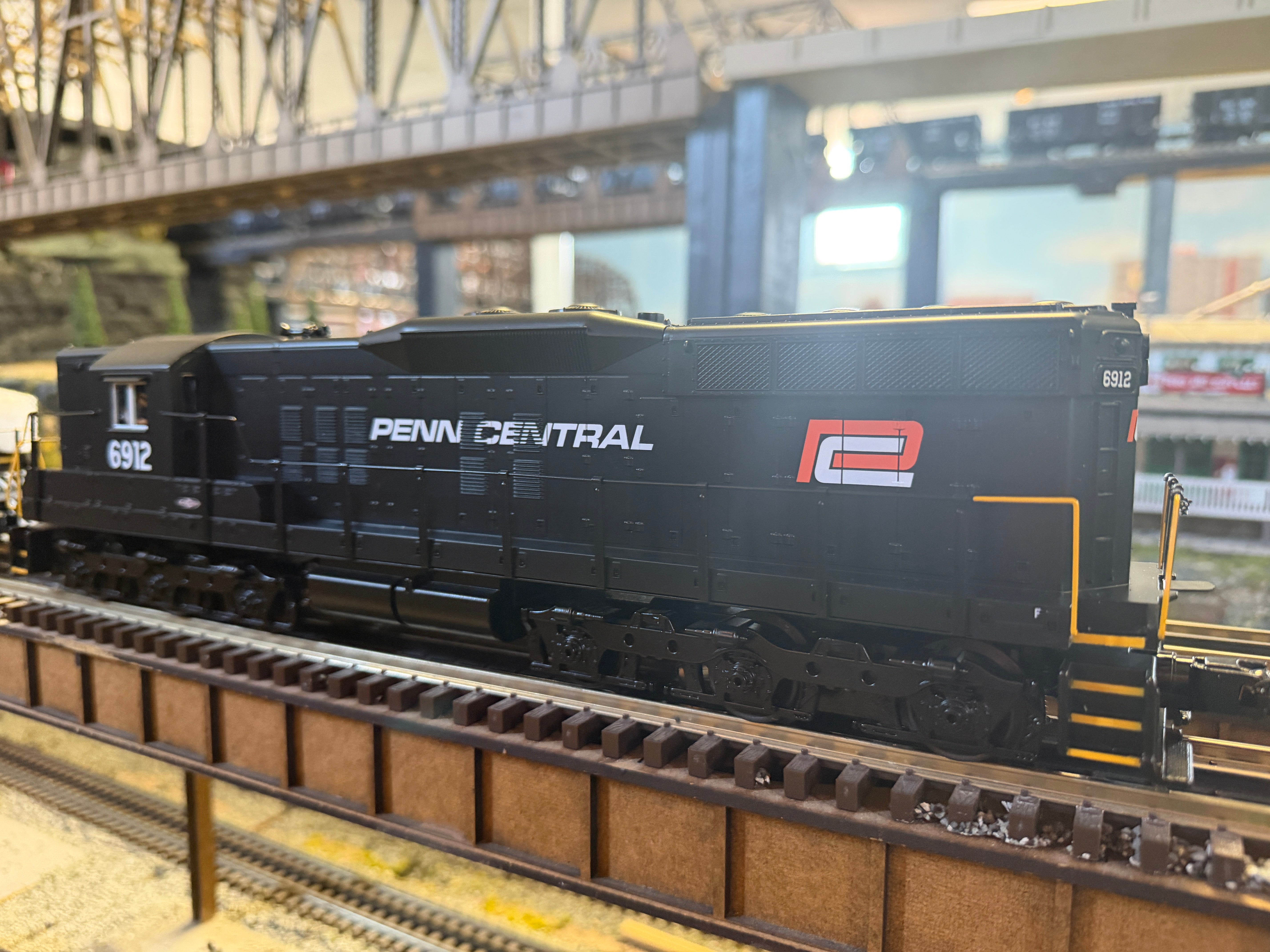 MTH 30-21366-1 - RailKing - SD9 Diesel Engine "Penn Central" w/ PS3 #6912 - Custom run for MrMuffin'sTrains