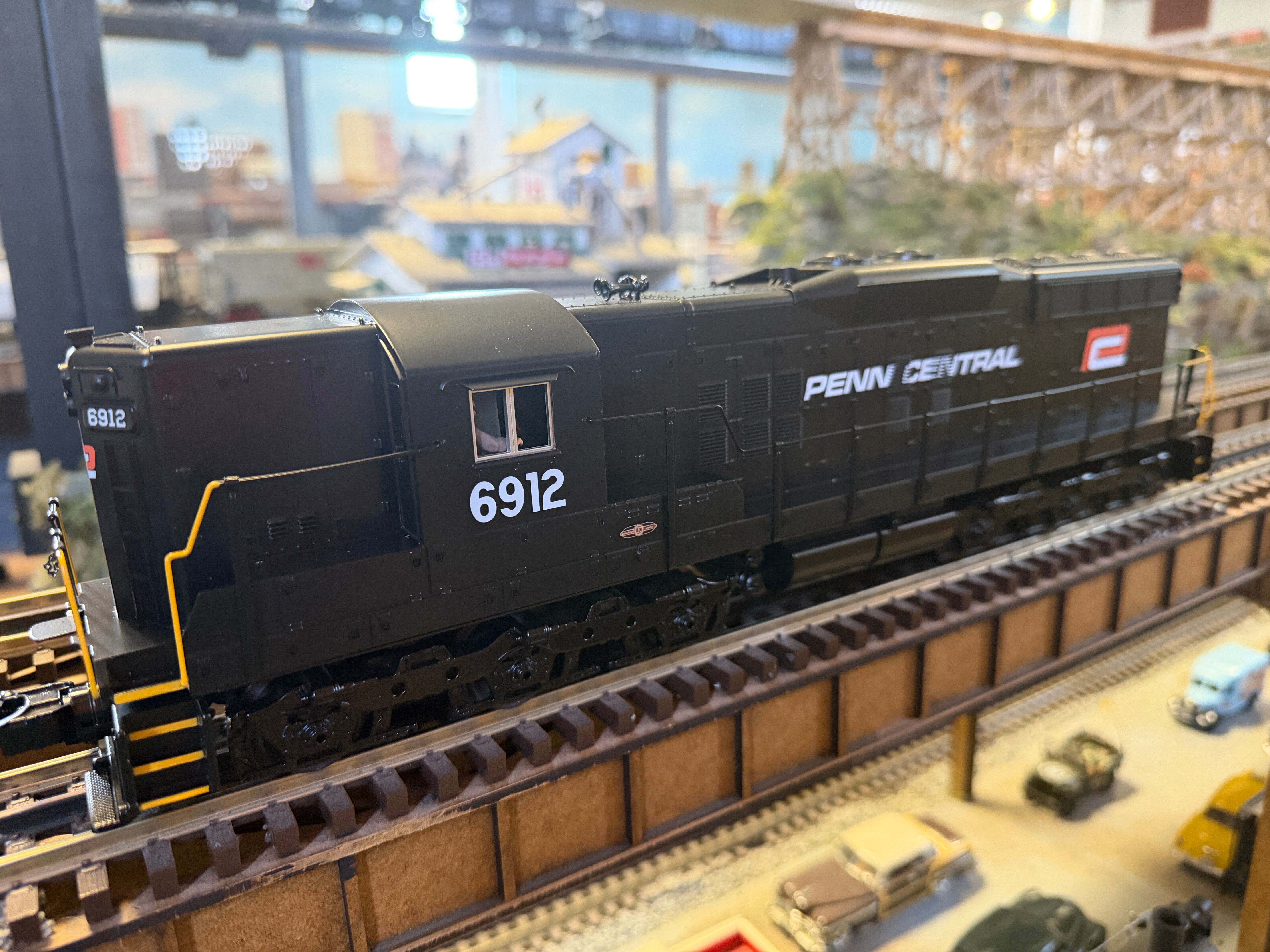 MTH 30-21366-1 - RailKing - SD9 Diesel Engine "Penn Central" w/ PS3 #6912 - Custom run for MrMuffin'sTrains