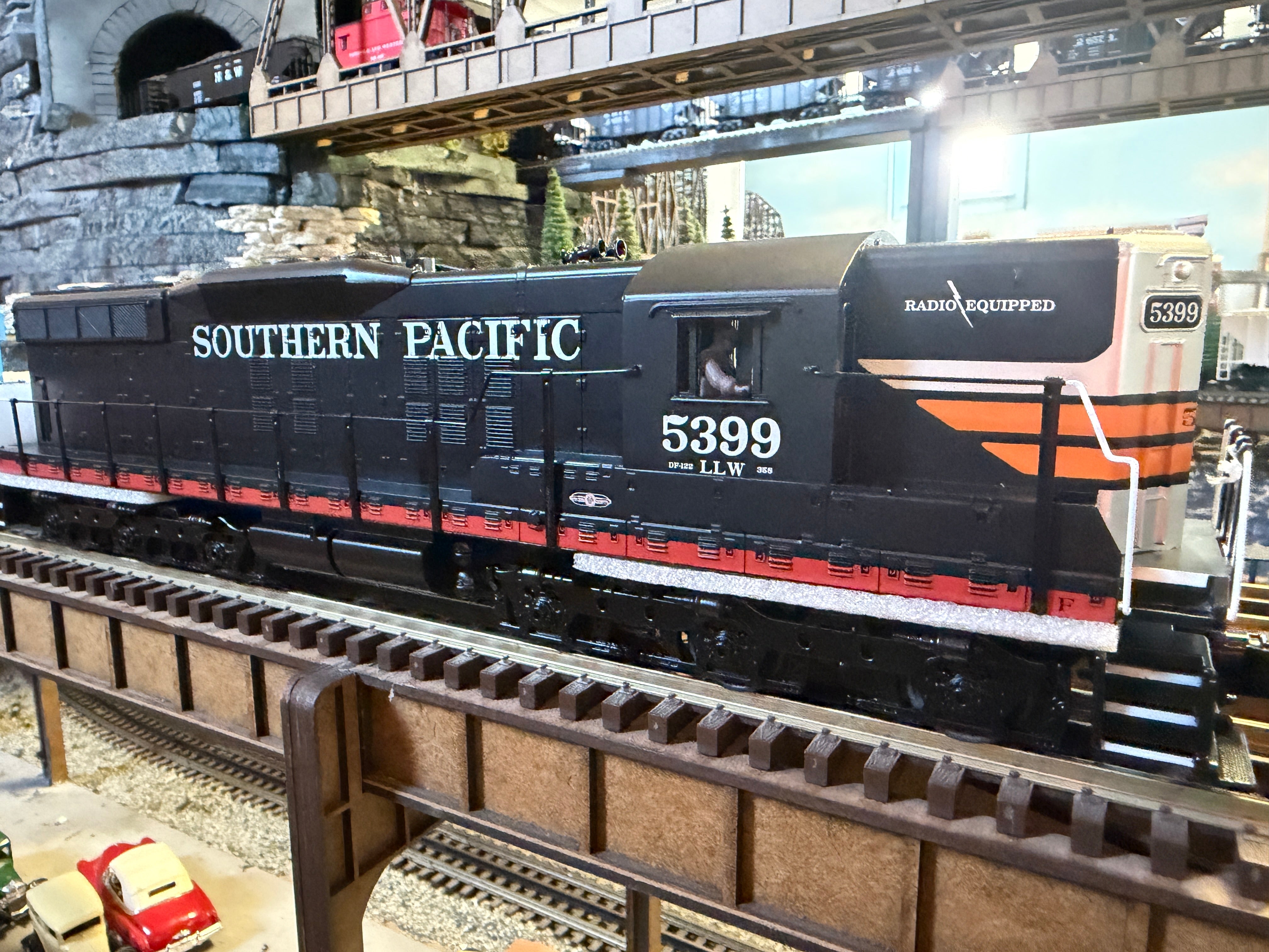 MTH 30-21351-1 - RailKing - SD-9 Diesel Engine  "Southern Pacific" #5399 w/ PS3