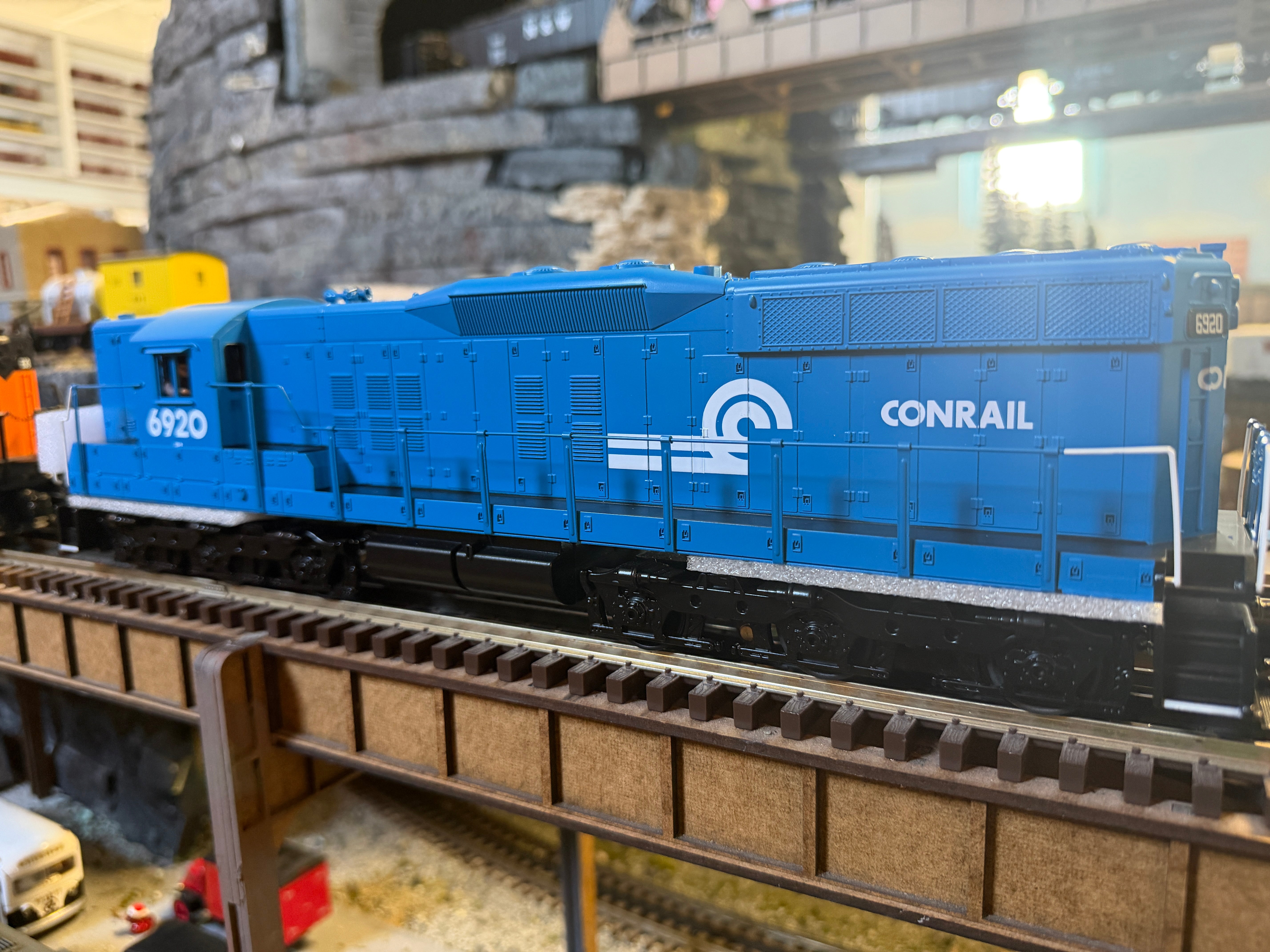 MTH 30-21356-1 - RailKing - SD-9 Diesel Engine  "Conrail" #6921 w/ PS3