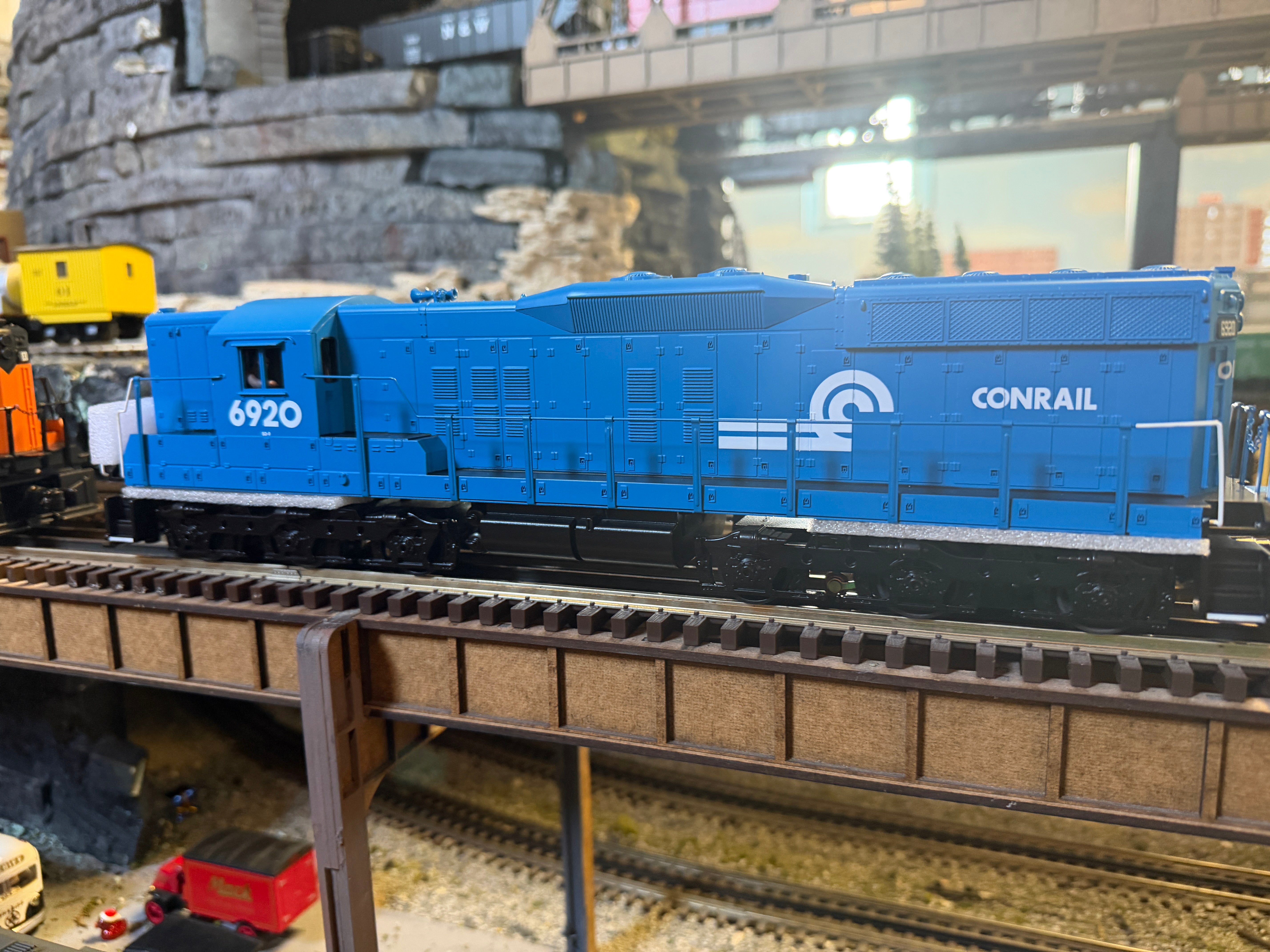 MTH 30-21355-1 - RailKing - SD-9 Diesel Engine  "Conrail" #6920 w/ PS3