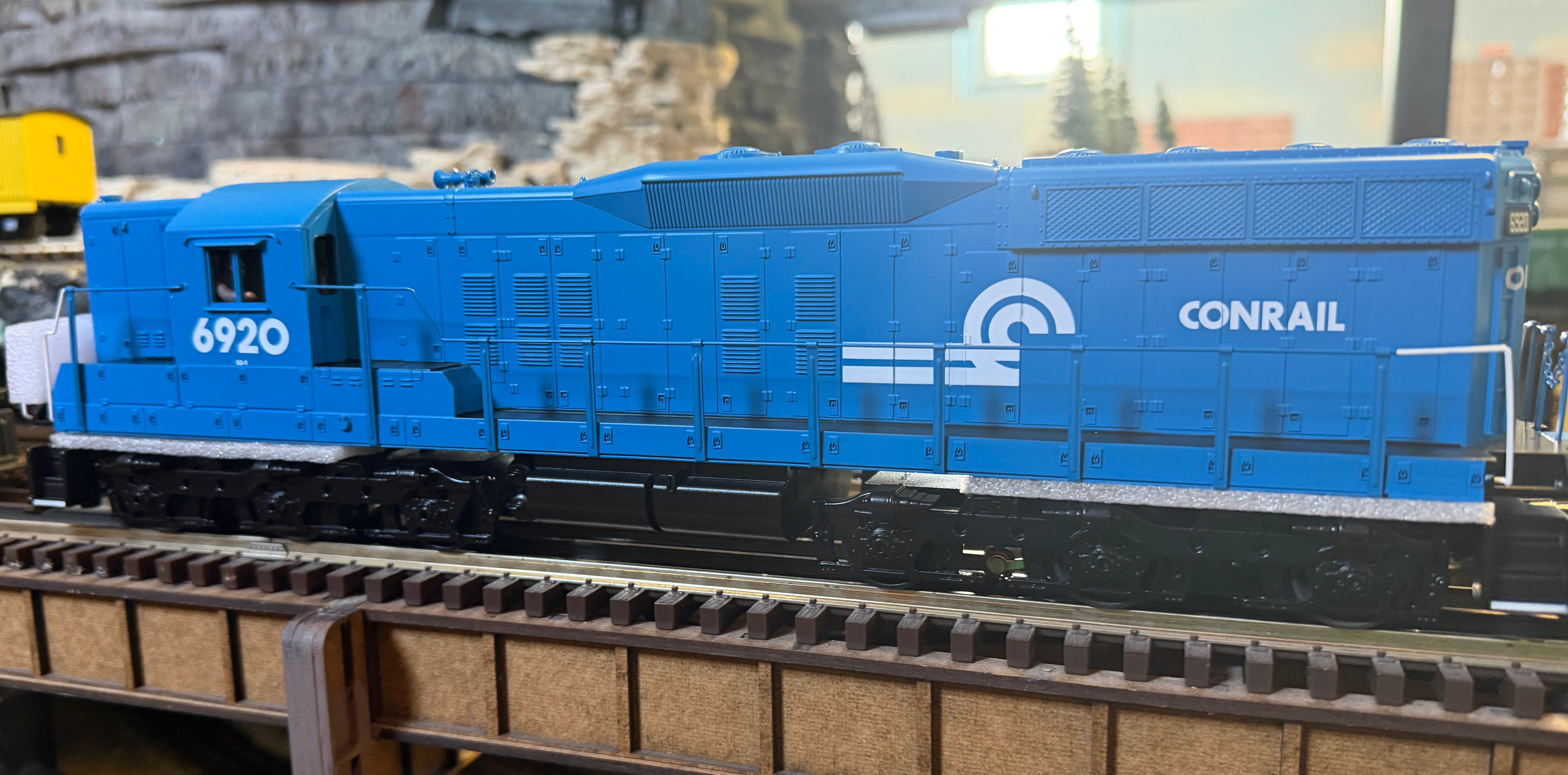 MTH 30-21356-1 - RailKing - SD-9 Diesel Engine  "Conrail" #6921 w/ PS3