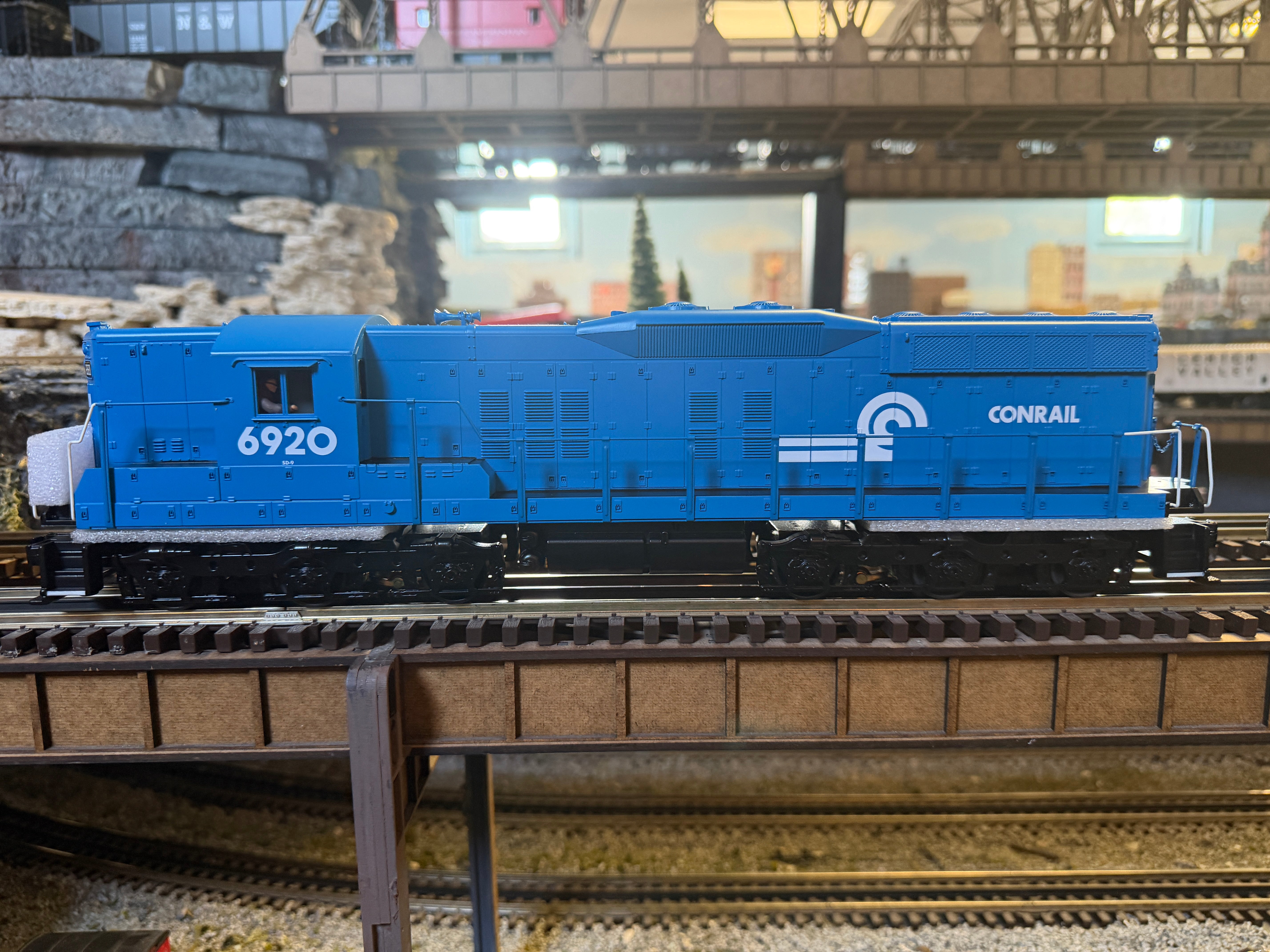 MTH 30-21355-1 - RailKing - SD9 Diesel Engine  "Conrail" #6920 w/ PS3