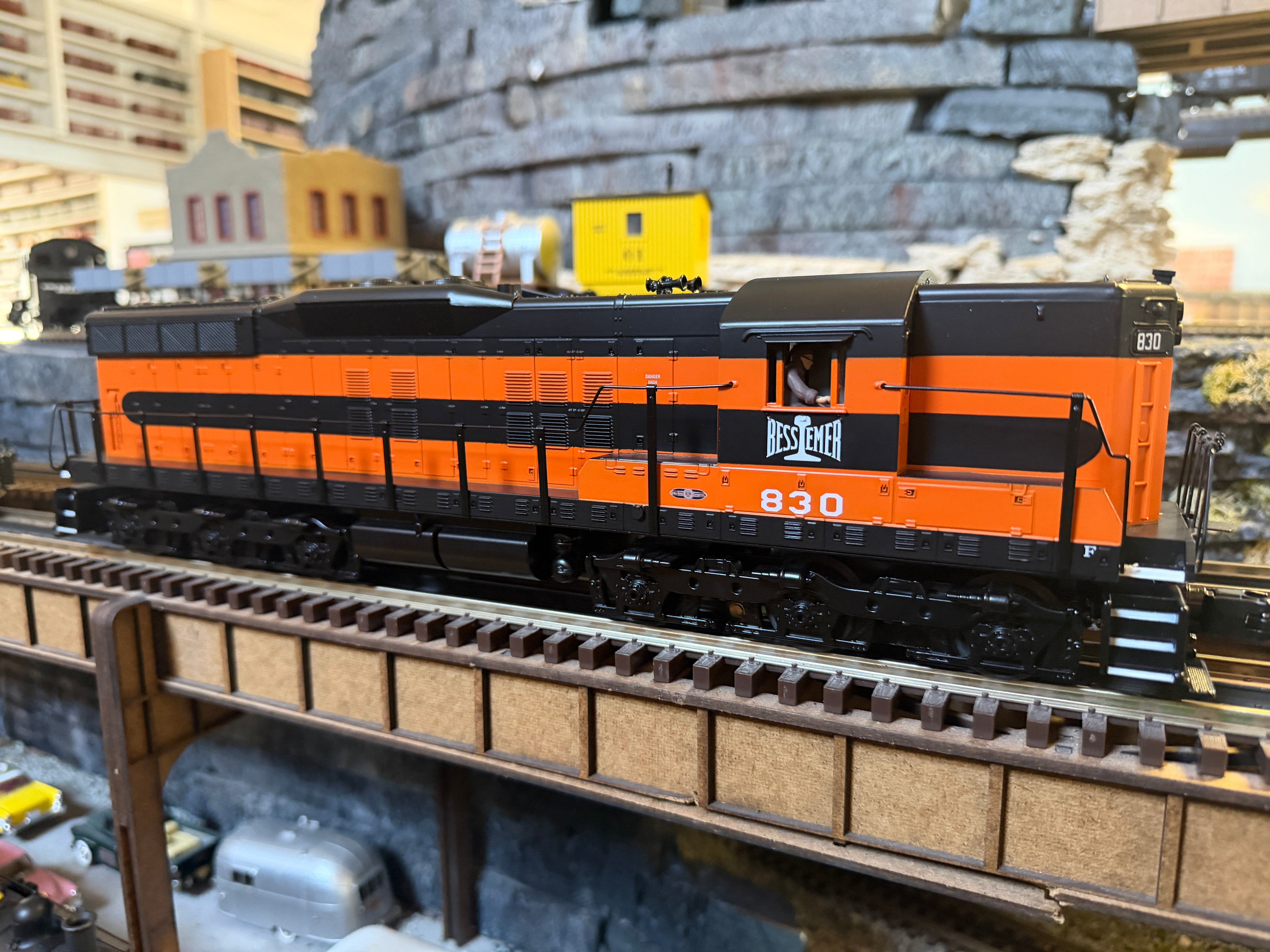 MTH 30-21345-1 - RailKing - SD-9 Diesel Engine "Bessemer & Lake Erie" #830 w/ PS3
