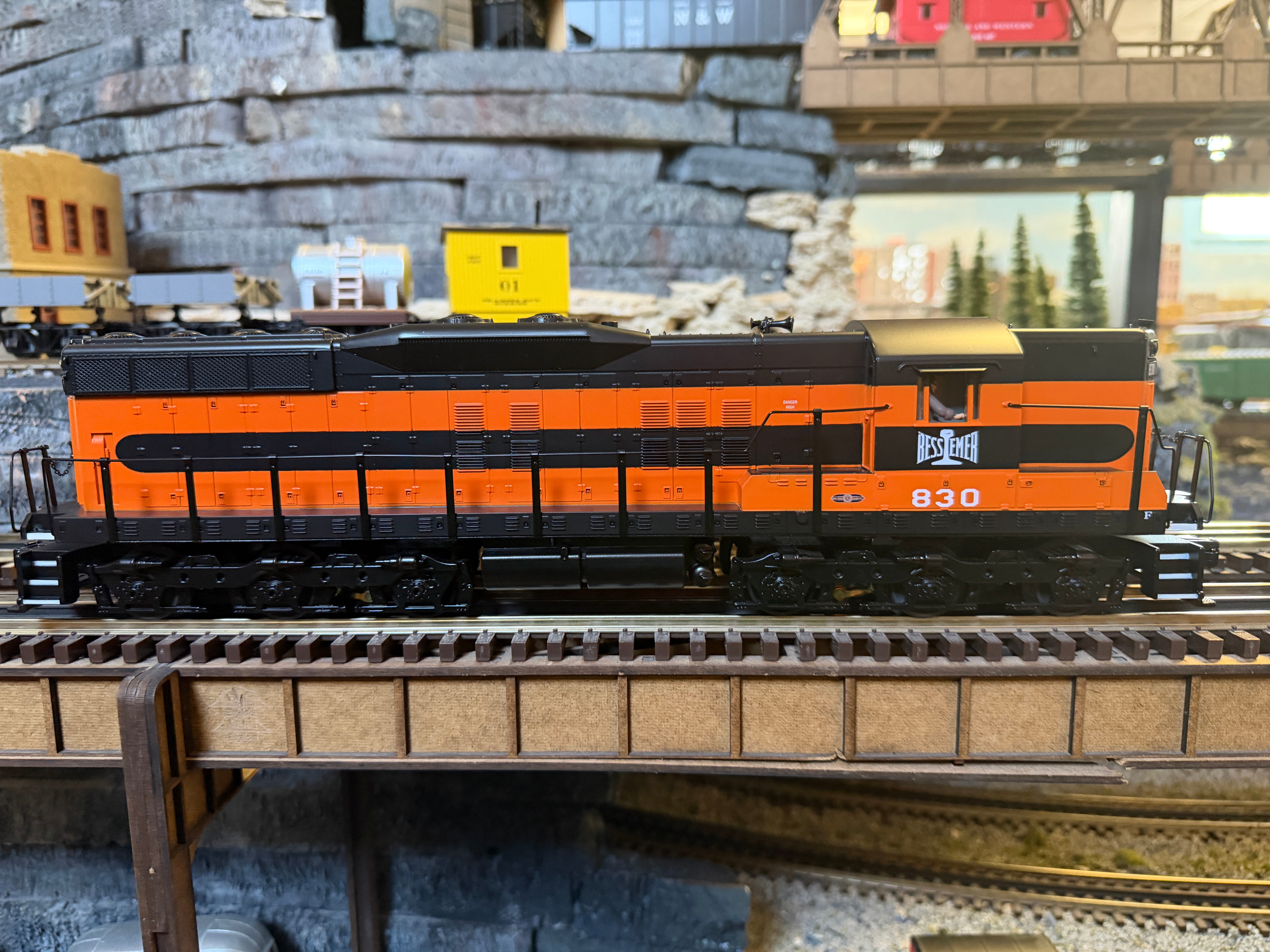 MTH 30-21345-1 - RailKing - SD9 Diesel Engine "Bessemer & Lake Erie" #830 w/ PS3