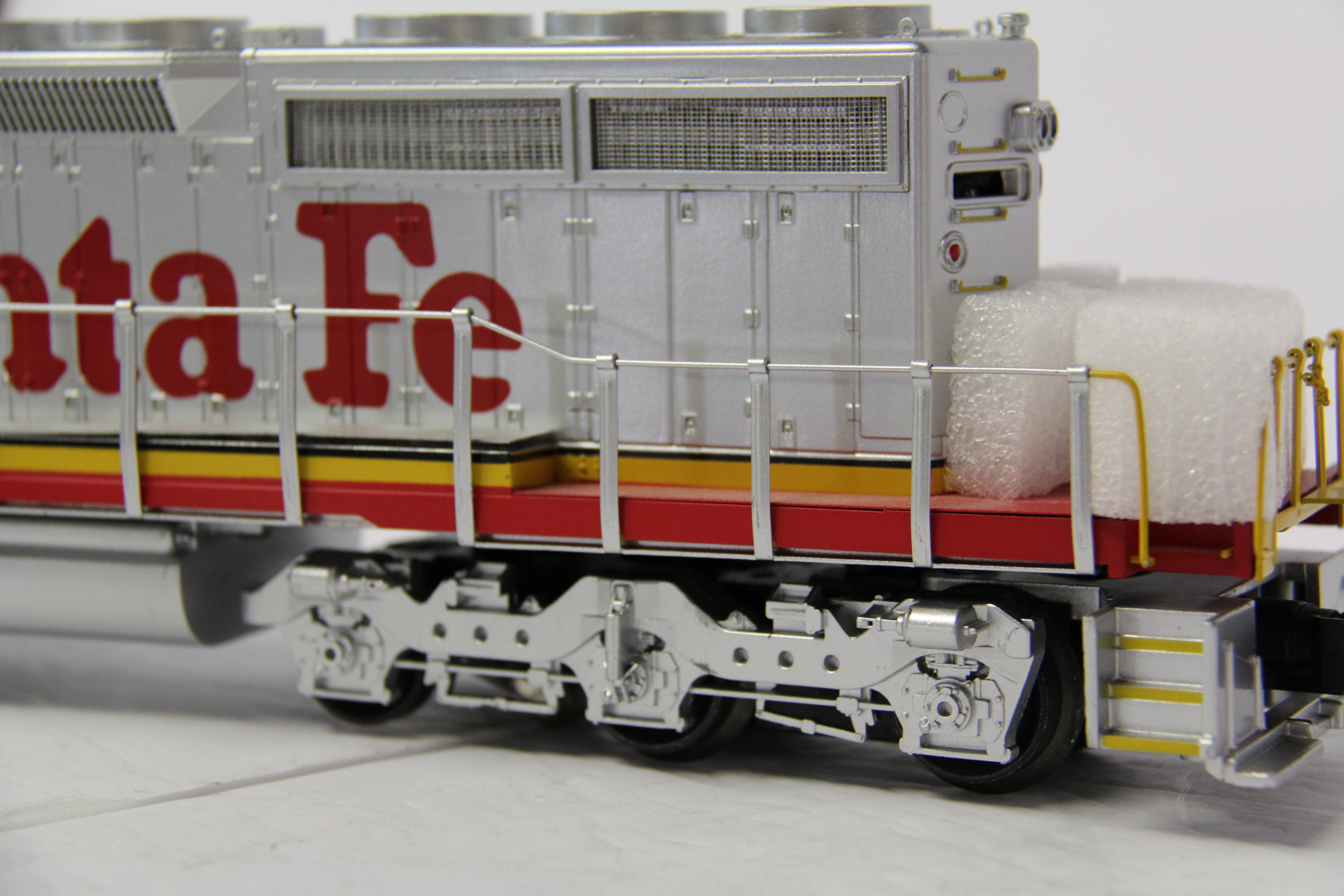 MTH 20-2366-1 & 20-2366-3 Santa Fe SD40-2 Diesel Engine Pwd & Non Powered Set-Second hand-M6621