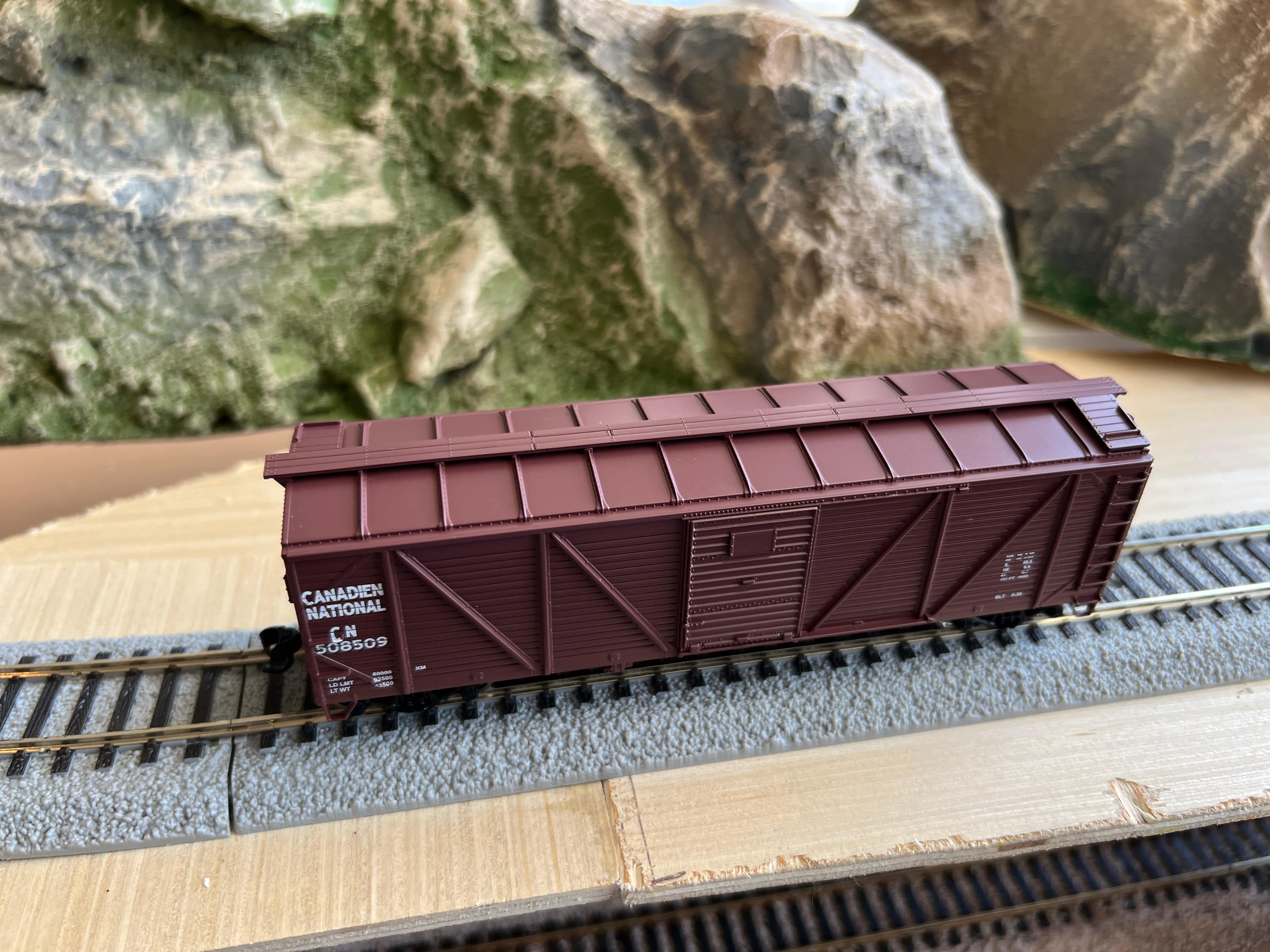 Walthers HO 910-40356 - Mainline - 40' AAR Single Sheathed Boxcar w/Dreadnaught Ends "Canadian National" #508538