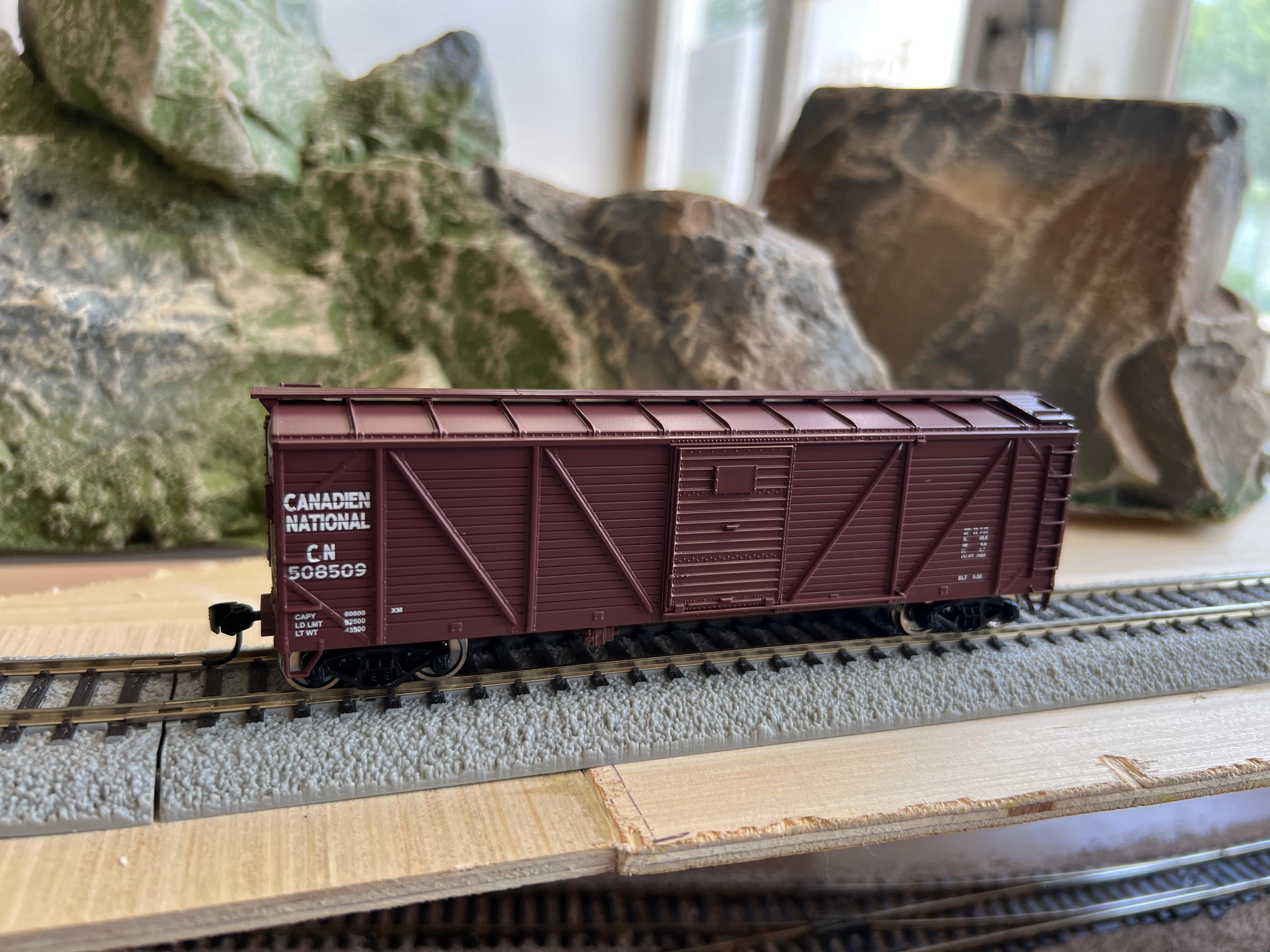 Walthers HO 910-40356 - Mainline - 40' AAR Single Sheathed Boxcar w/Dreadnaught Ends "Canadian National" #508538