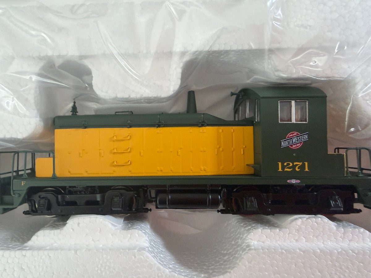 Walthers HO 910-9242 - Mainline - EMD SW1 Diesel Locomotive "Chicago & North Western" #615 (Standard DC)