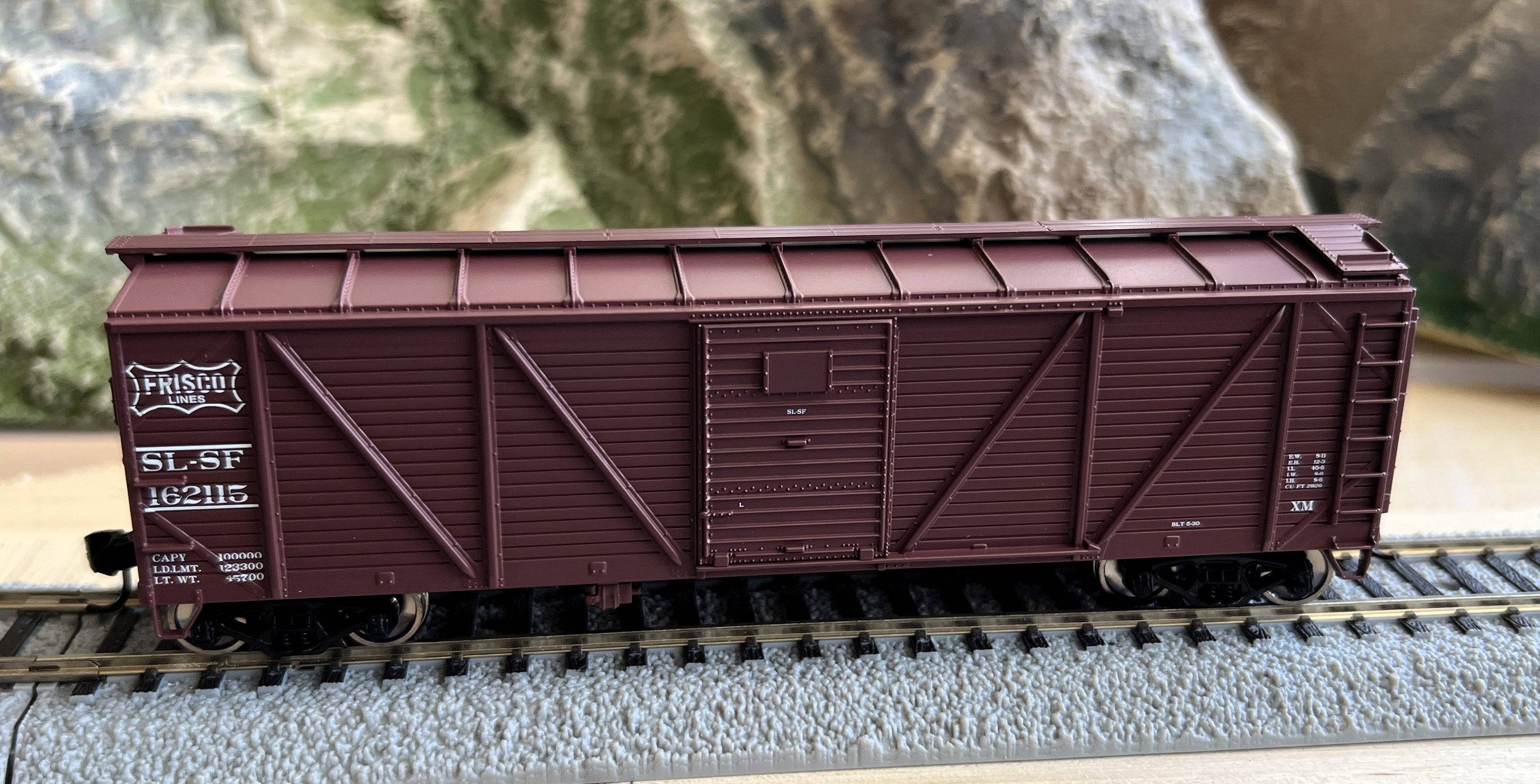 Walthers HO 910-40361 - Mainline - 40' ARA Single Sheathed Boxcar w/Dreadnaught Ends "St. Louis-San Francisco" #162135