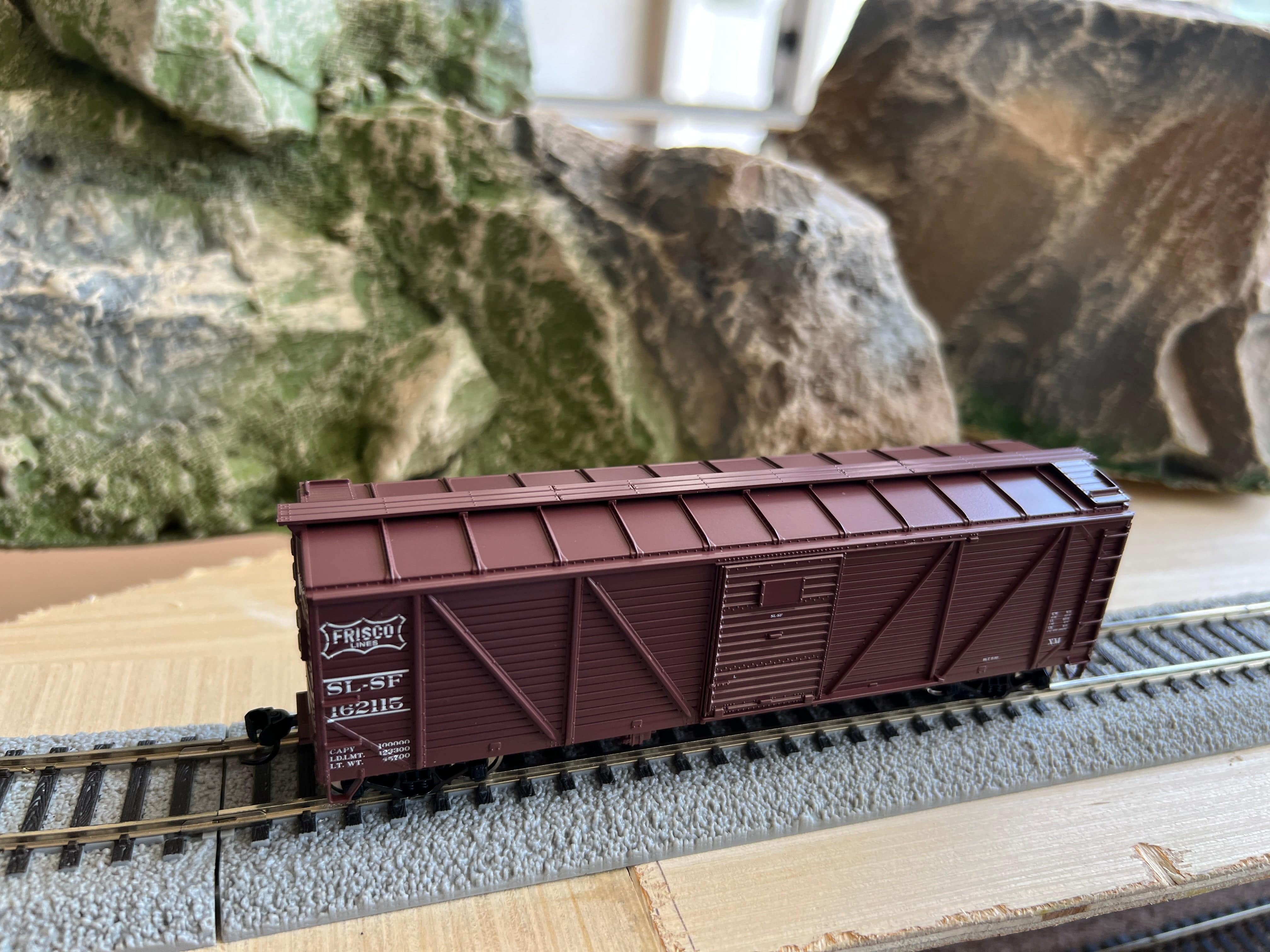 Walthers HO 910-40360 - Mainline - 40' ARA Single Sheathed Boxcar w/Dreadnaught Ends "St. Louis-San Francisco" #162121